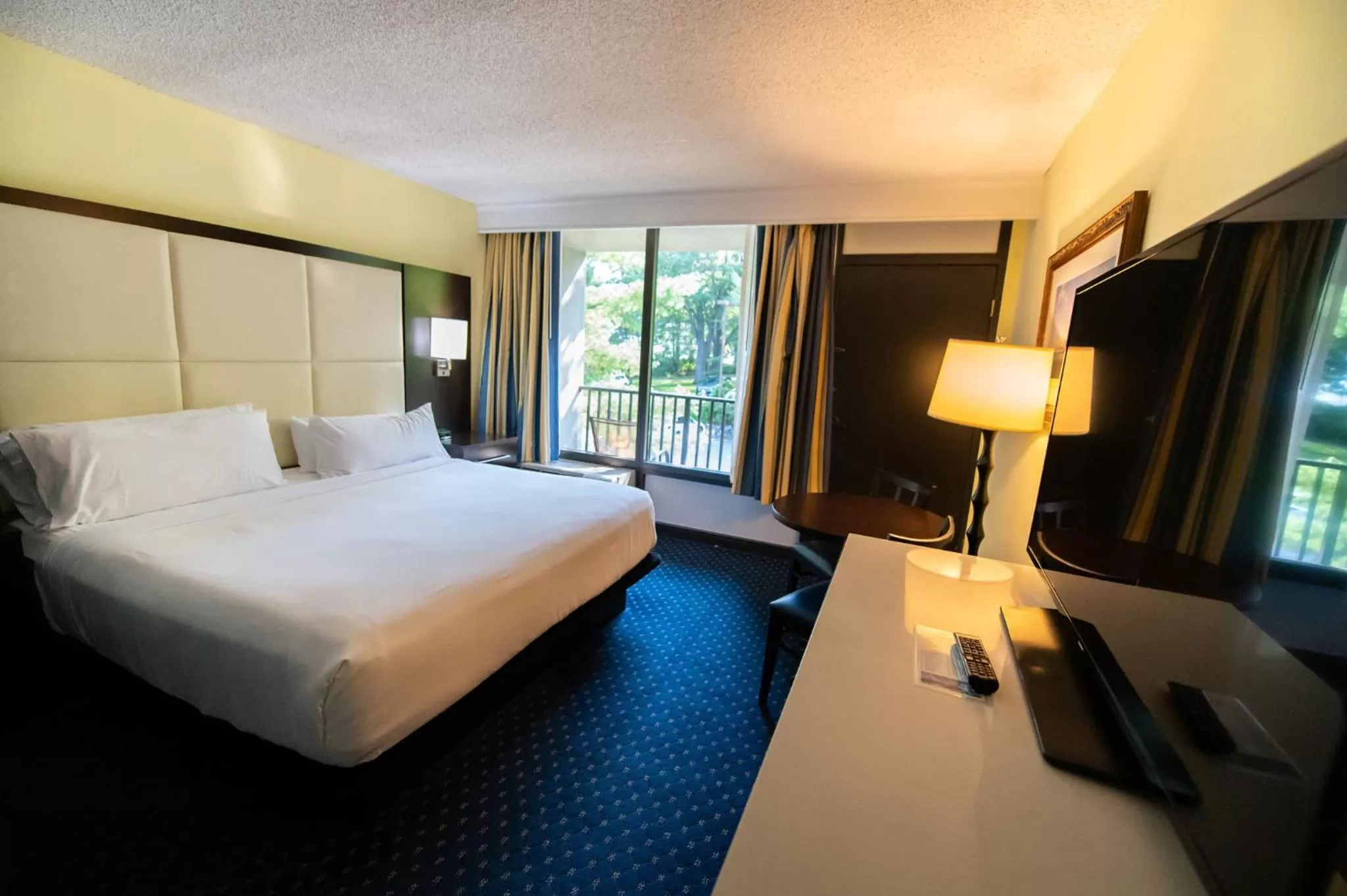 Bedroom, Bed in Holiday Inn Bar Harbor Regency Hotel by IHG