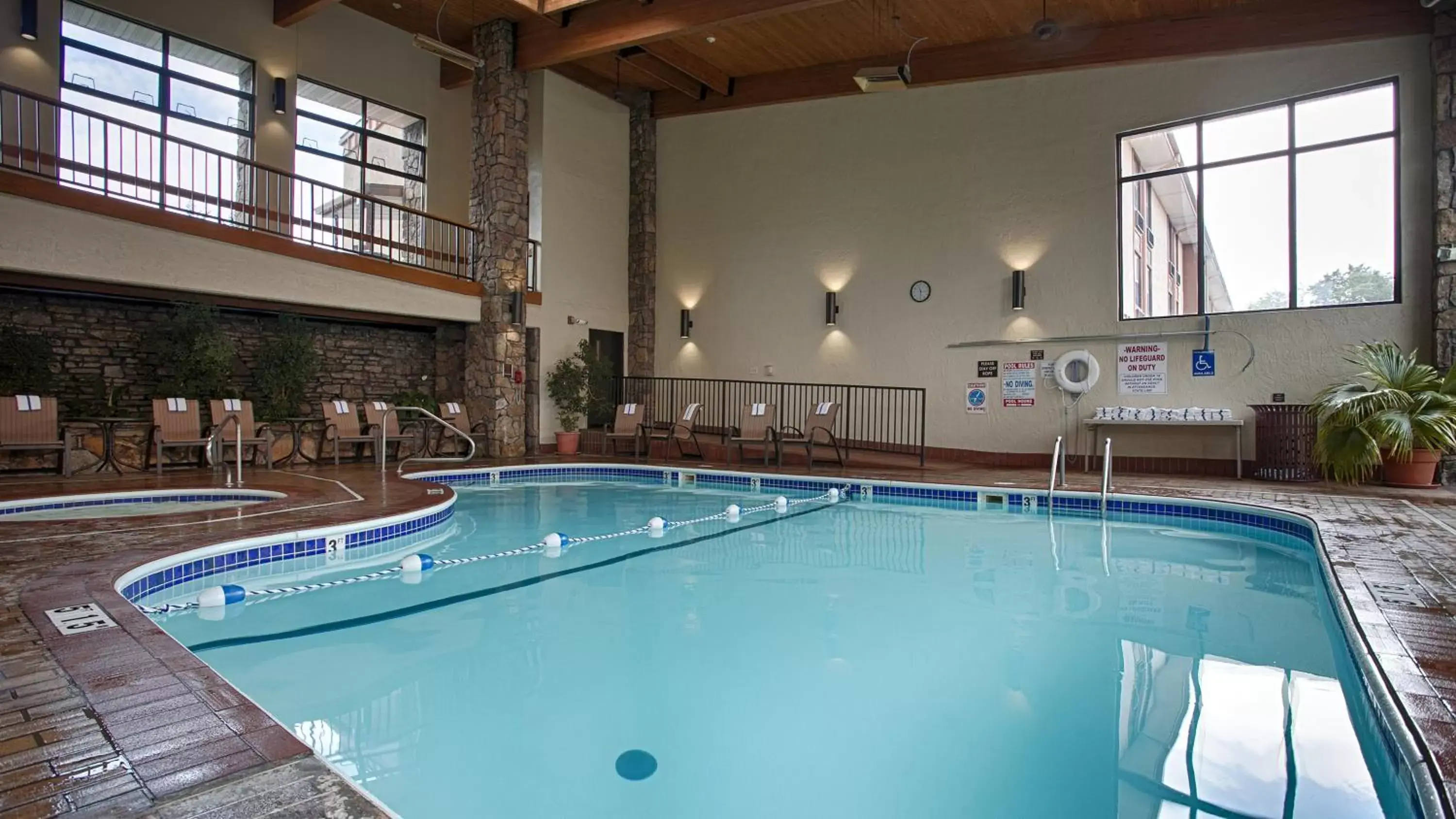 Swimming Pool in Best Western Center Pointe Inn