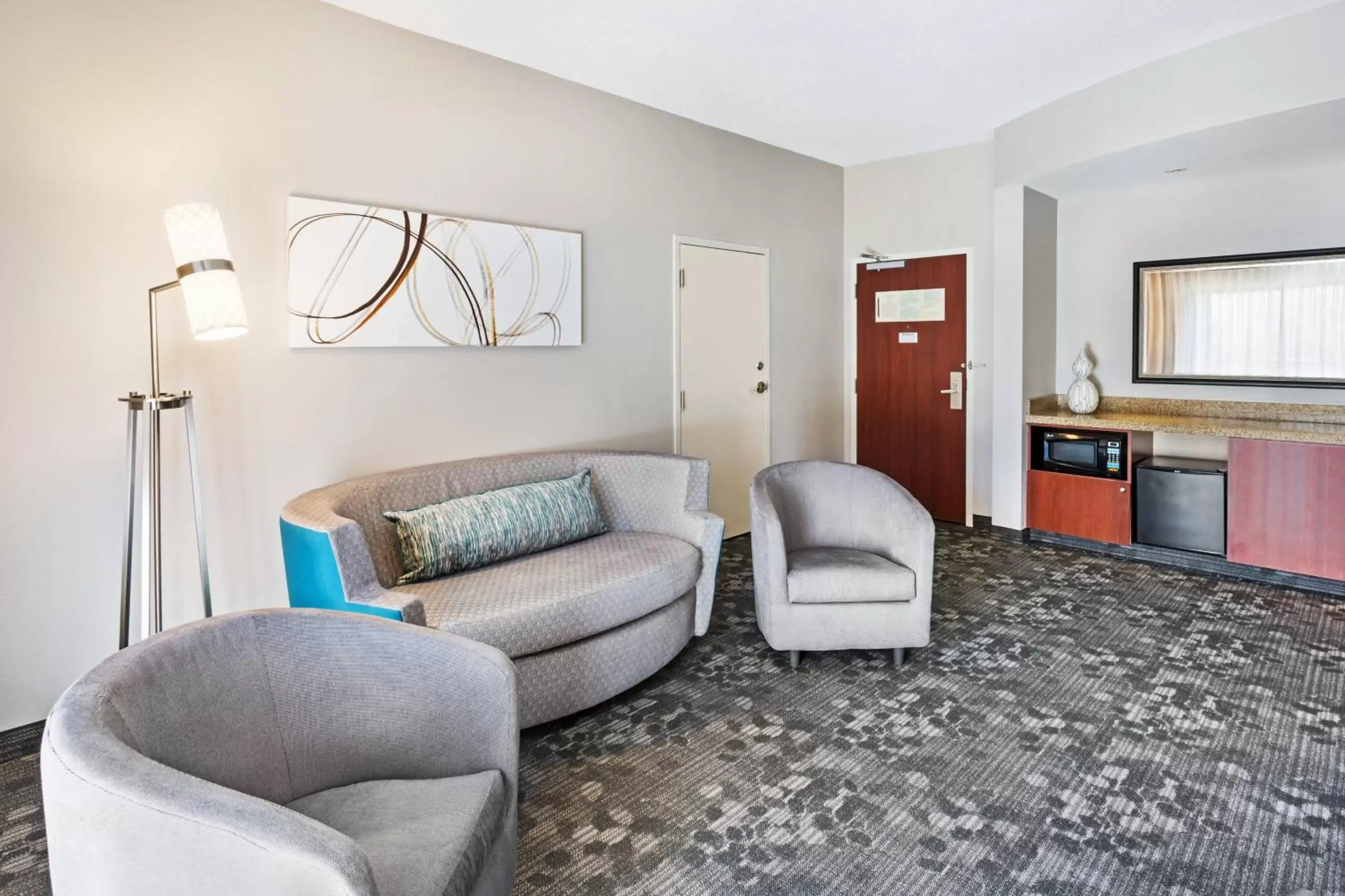 Living room, Seating Area in Courtyard by Marriott Knoxville Airport Alcoa