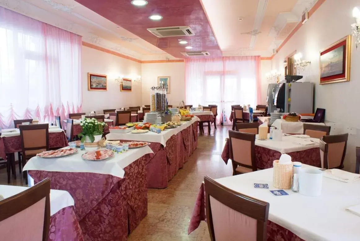 Restaurant/Places to Eat in Villaggio dei Fiori Apart- Hotel 3 Stars - Family Resort