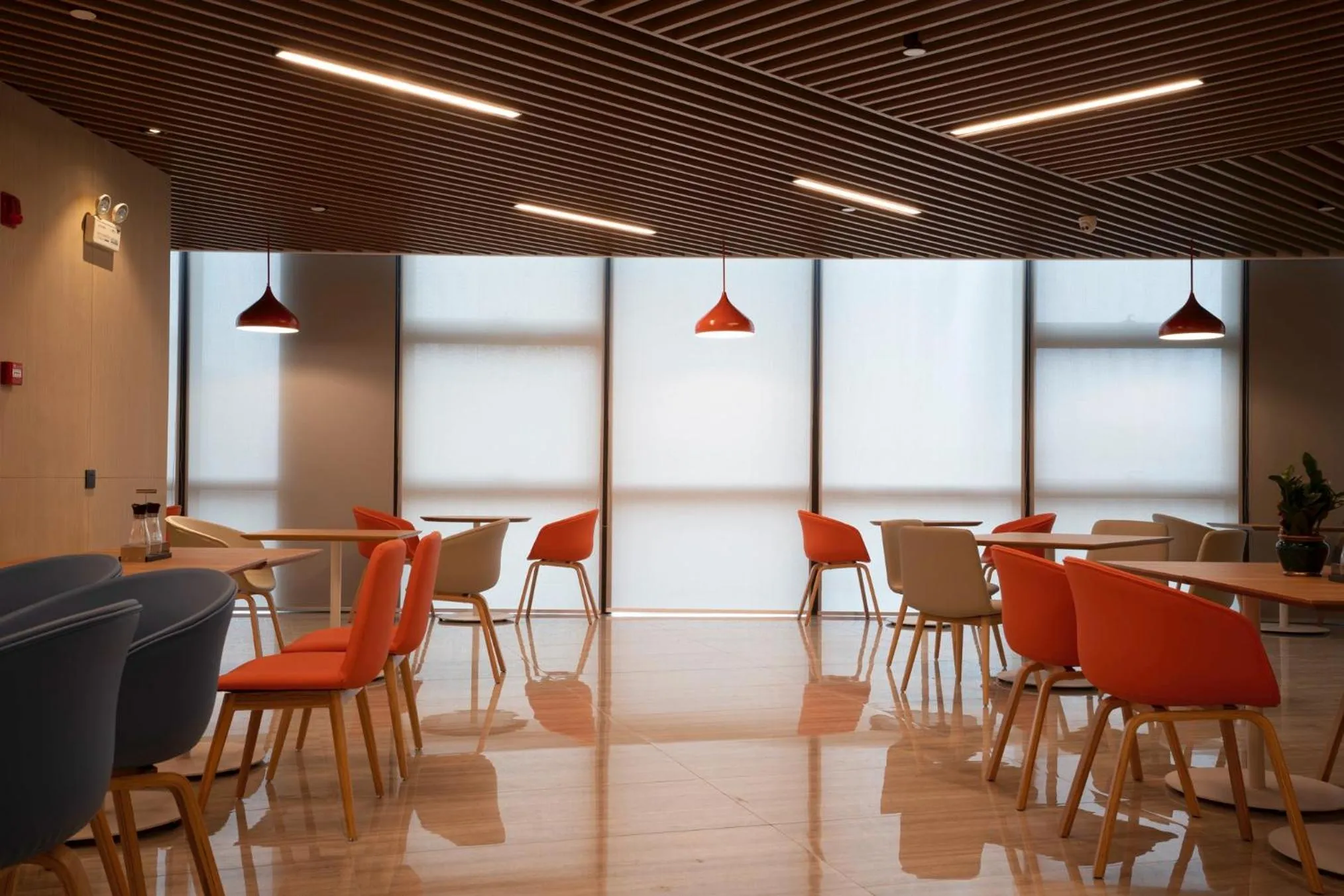 Restaurant/places to eat in Holiday Inn Express Yangjiang City Center by IHG