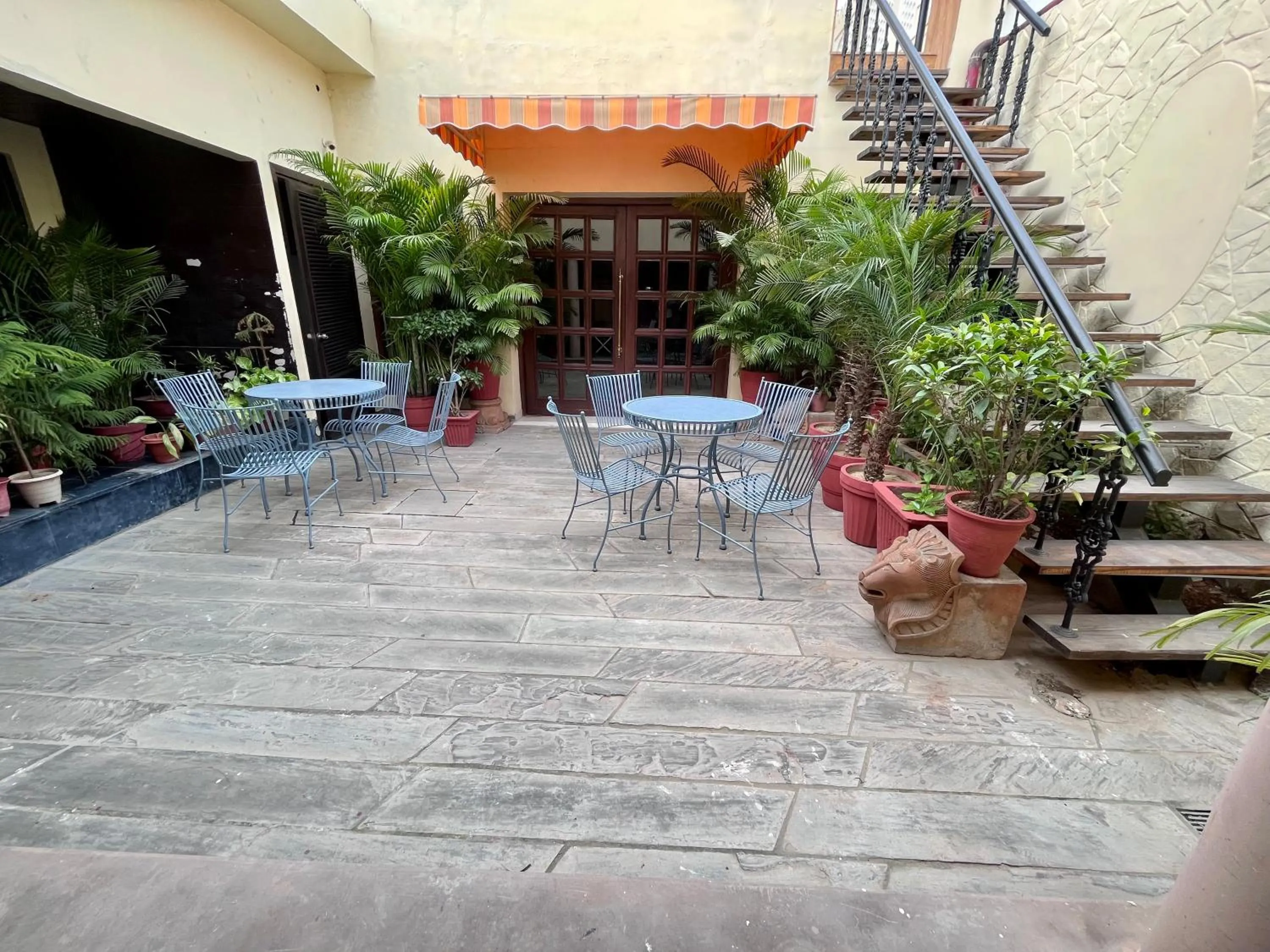 Inner courtyard view in Ratnawali – A Vegetarian Heritage Hotel