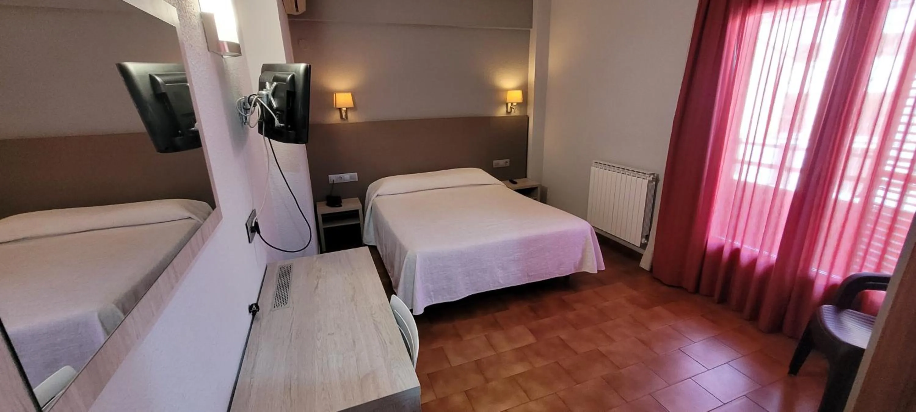 Photo of the whole room, Bed in Hotel Meson de L’Ainsa