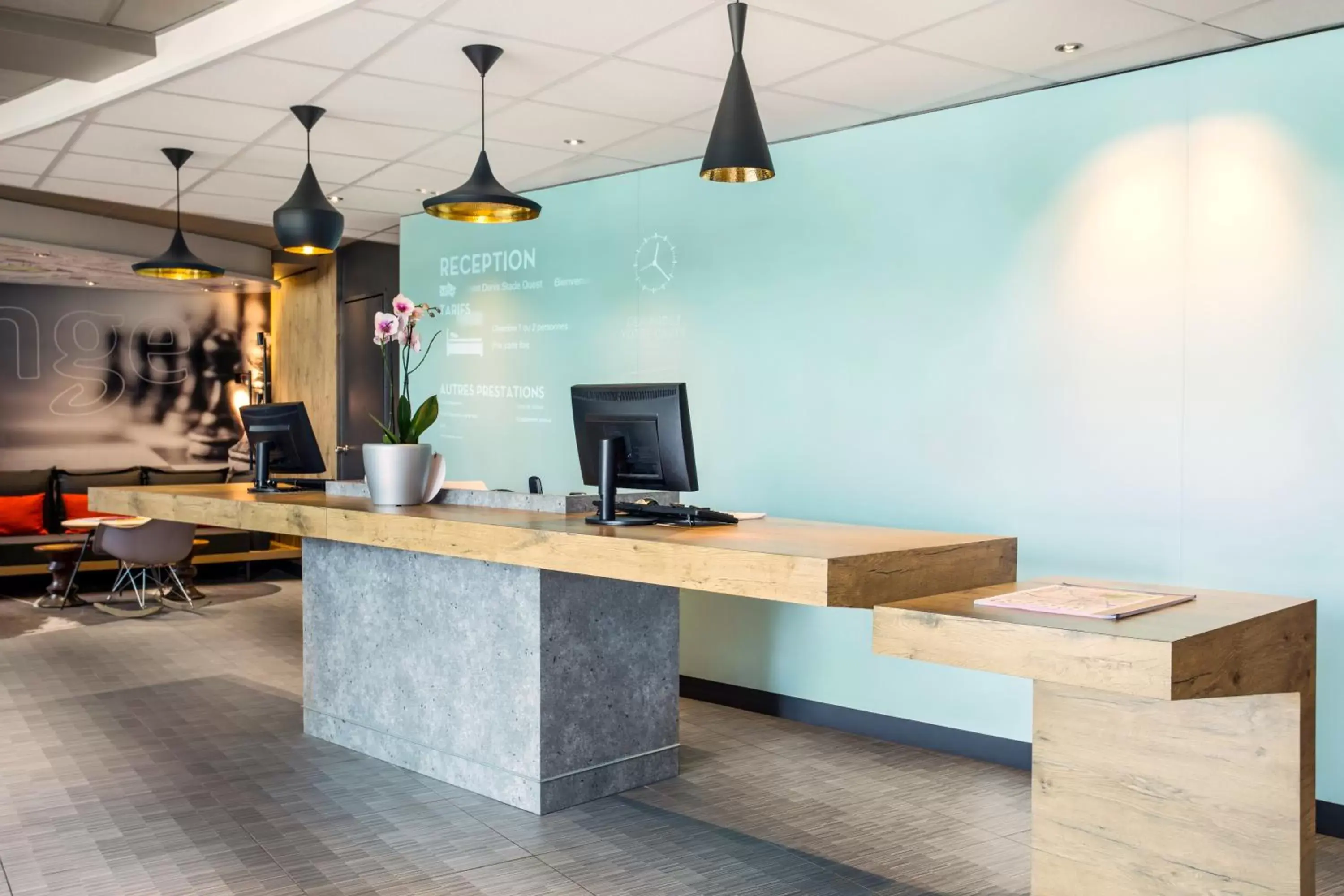 Lobby or reception in ibis Saint-Denis Stade Ouest