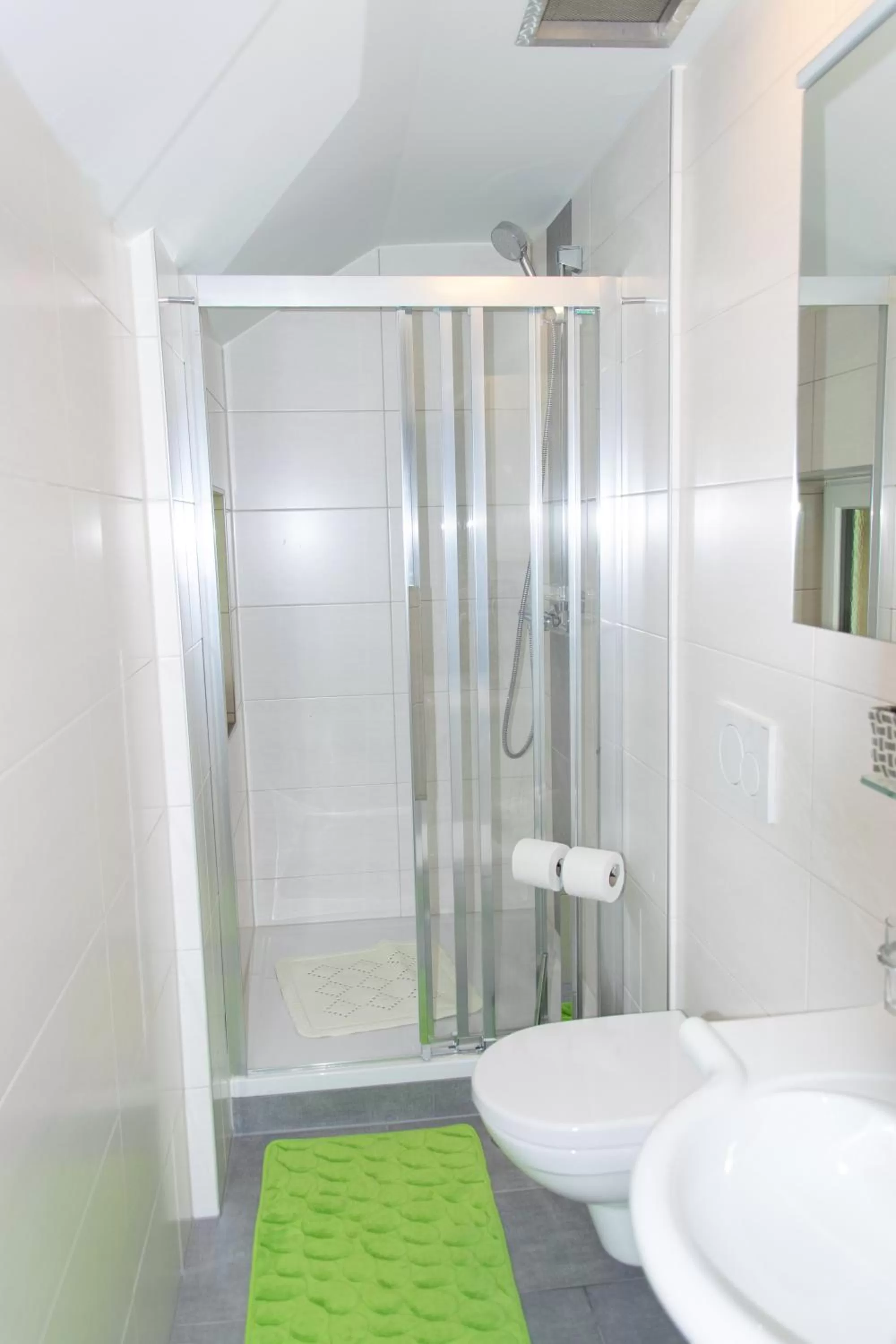 Shower in Strandhotel Burgstaller