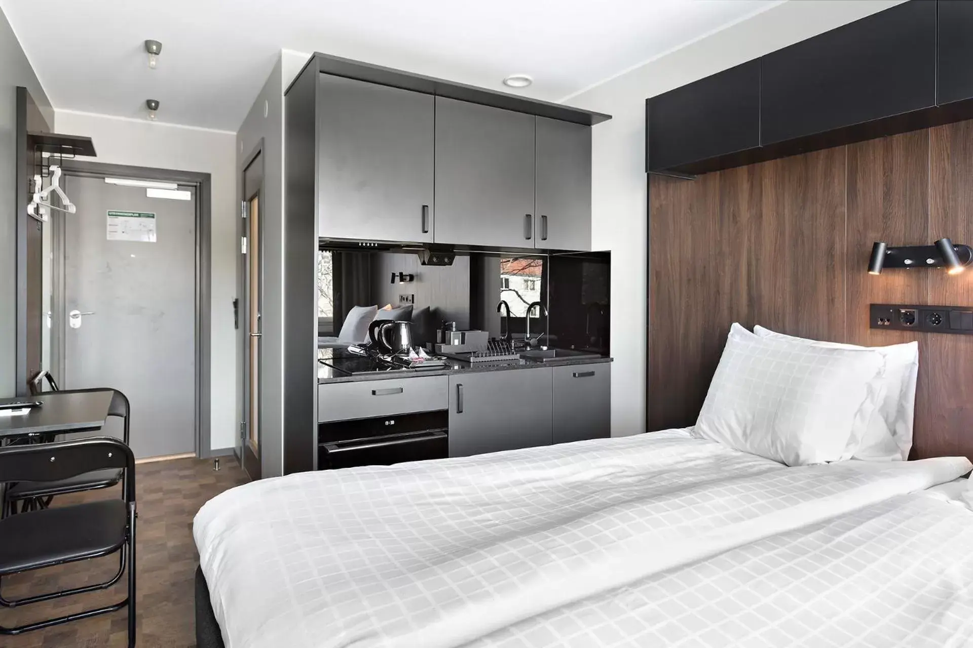 Bed, Kitchen/Kitchenette in Sure Hotel Studio by Best Western Bromma