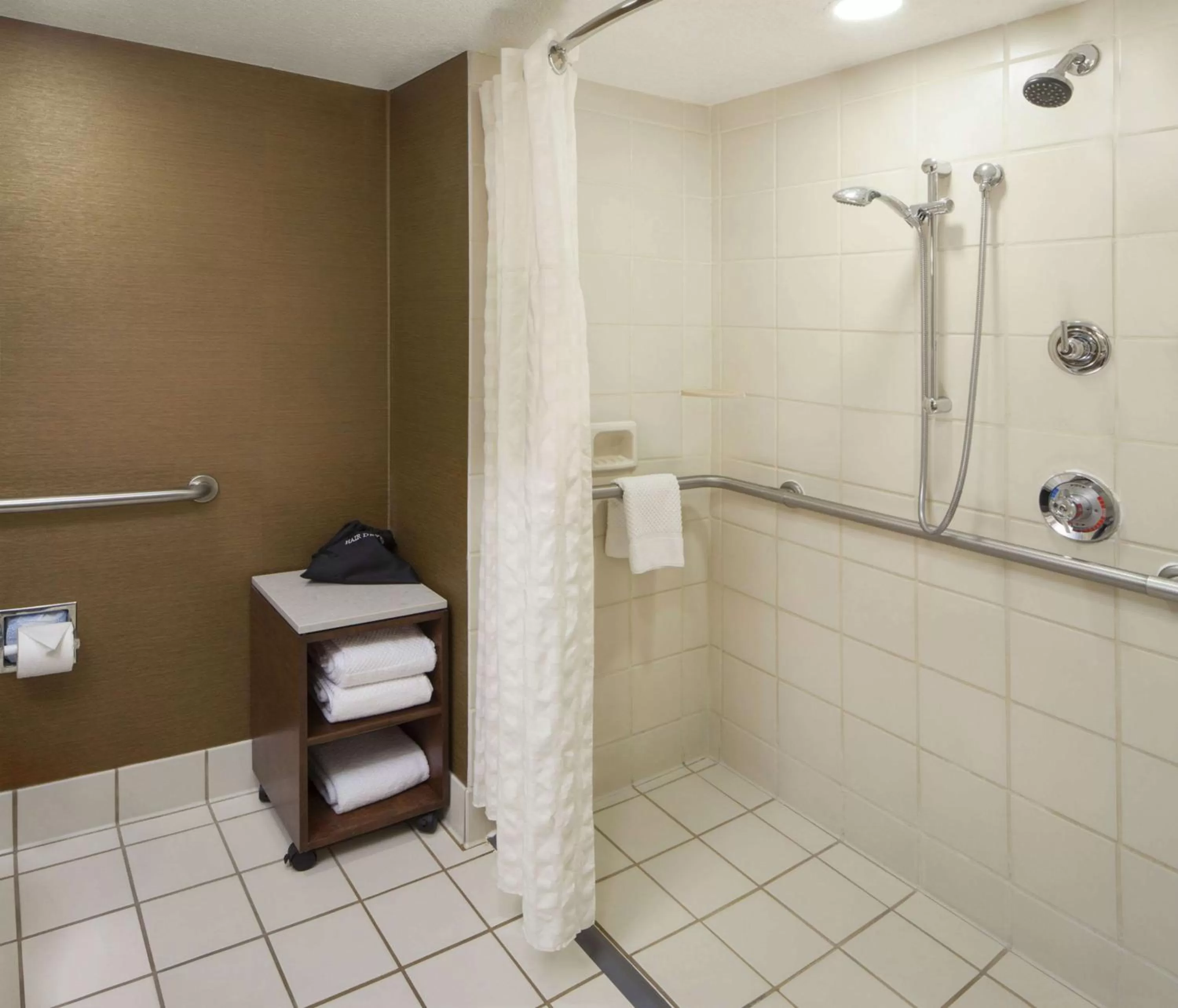 Bathroom in Embassy Suites by Hilton Austin Arboretum