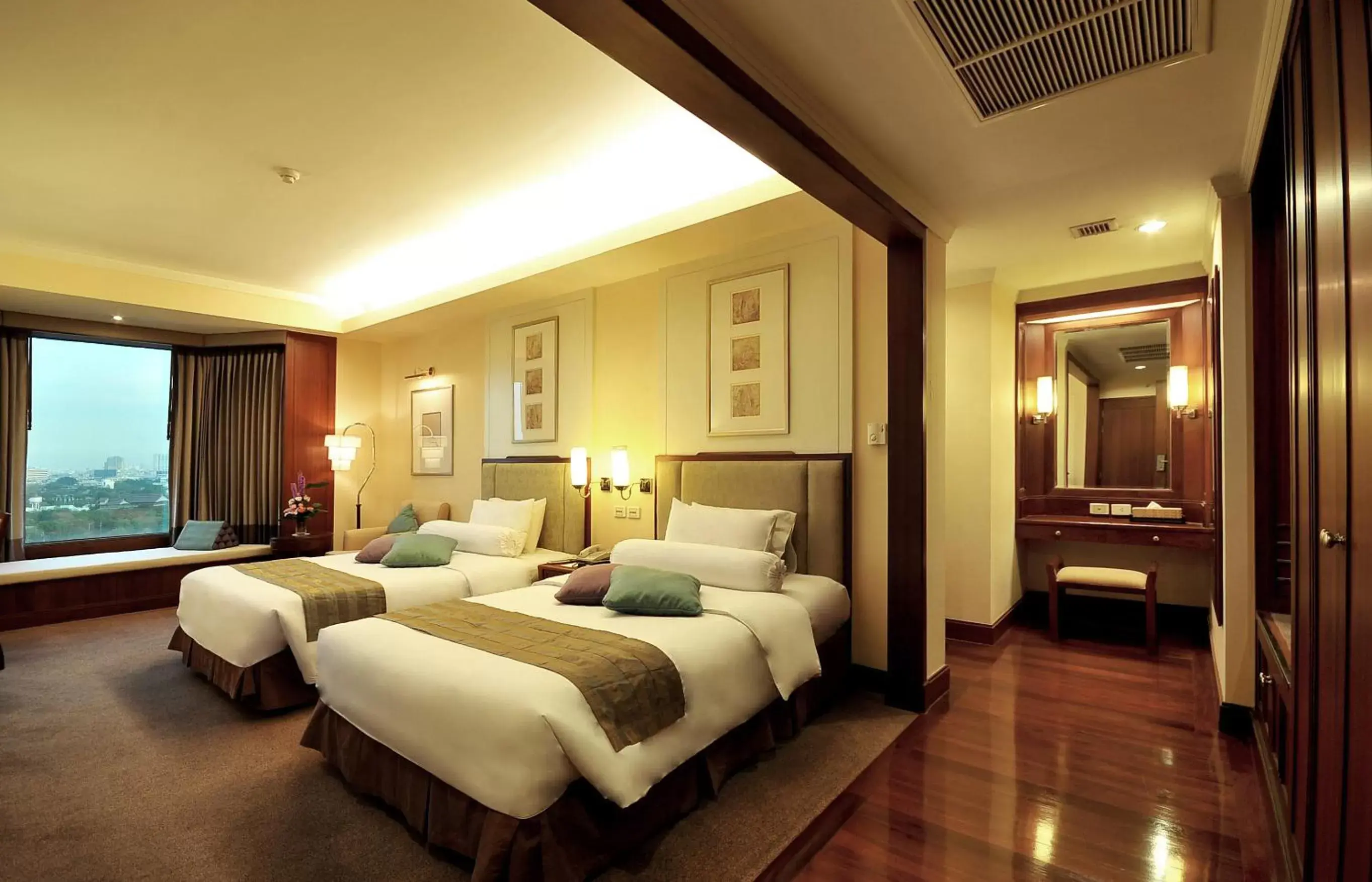 Family, Bed in Rama Gardens Hotel Bangkok - SHA Plus Certified