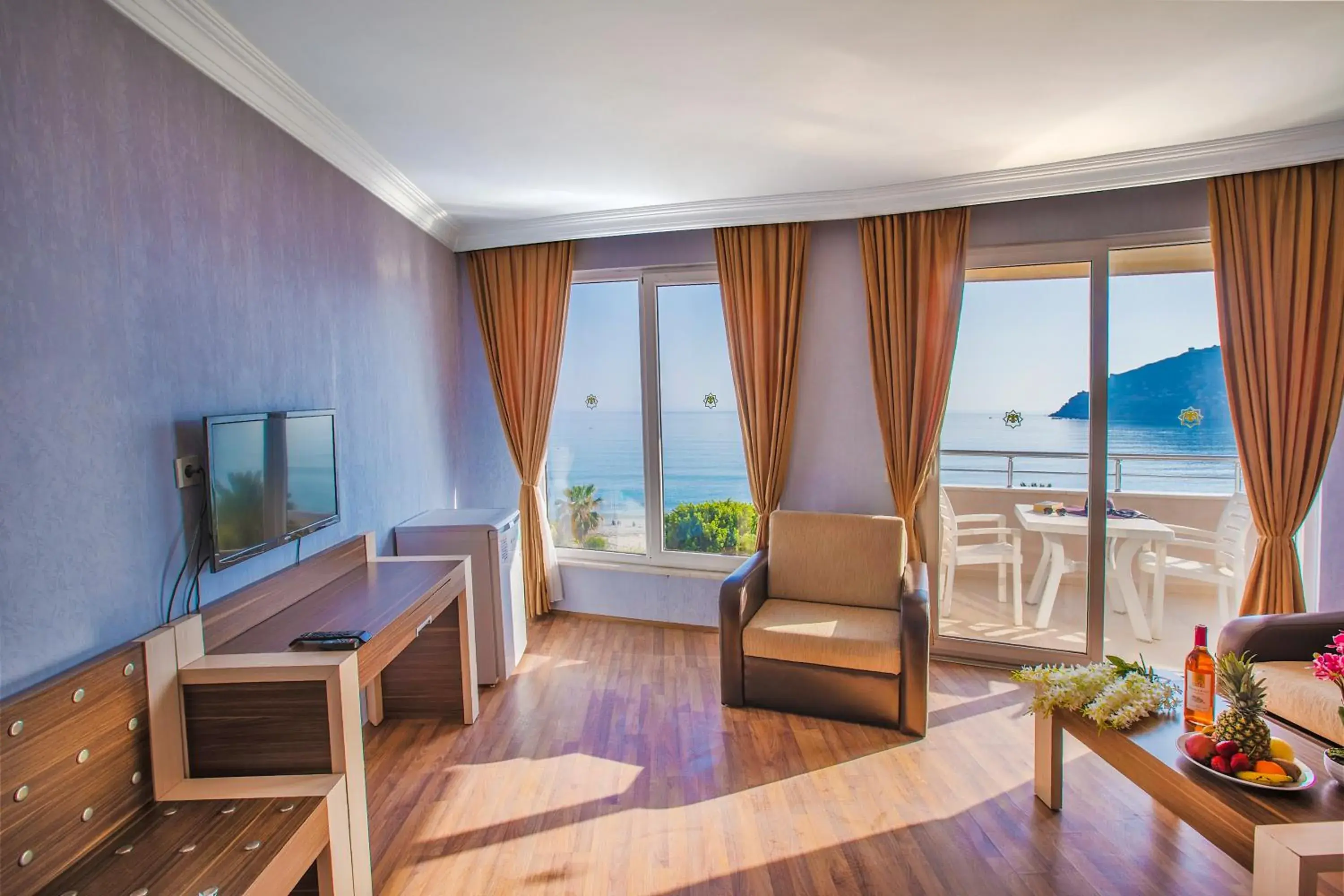 Living room, Sea View in Hawaii Suite Beach Hotel