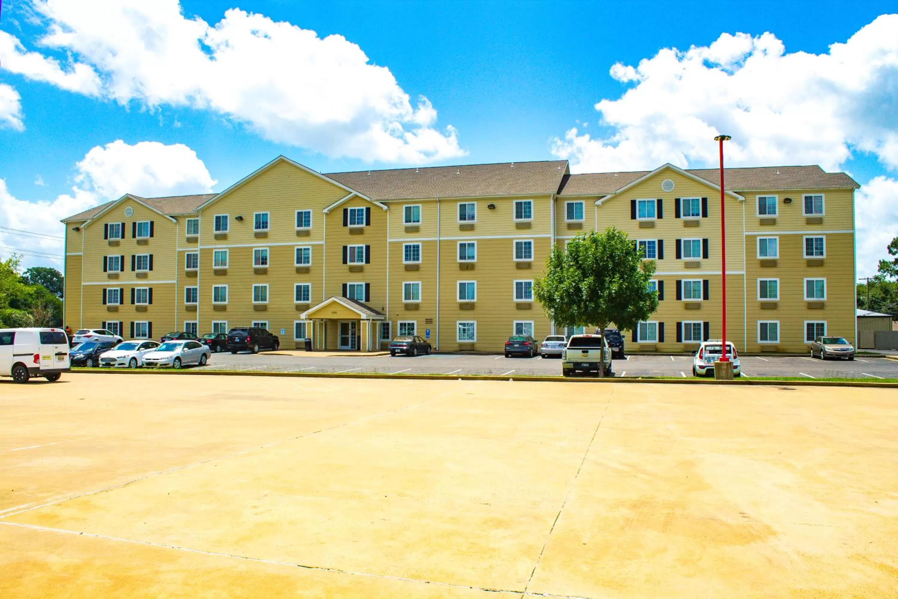 Property Building in Siegel Select Alexandria