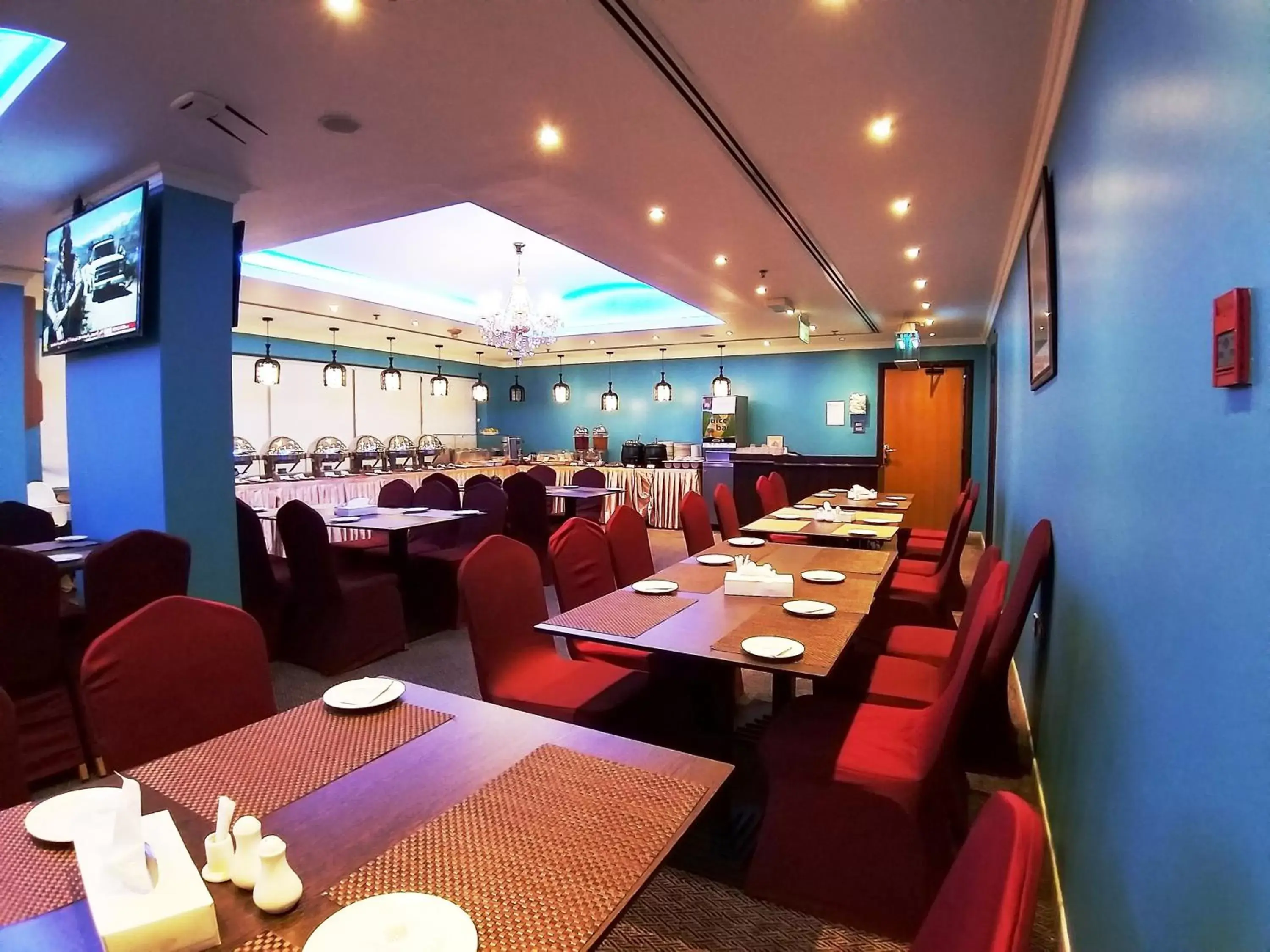 Restaurant/Places to Eat in Nejoum Al Emarat