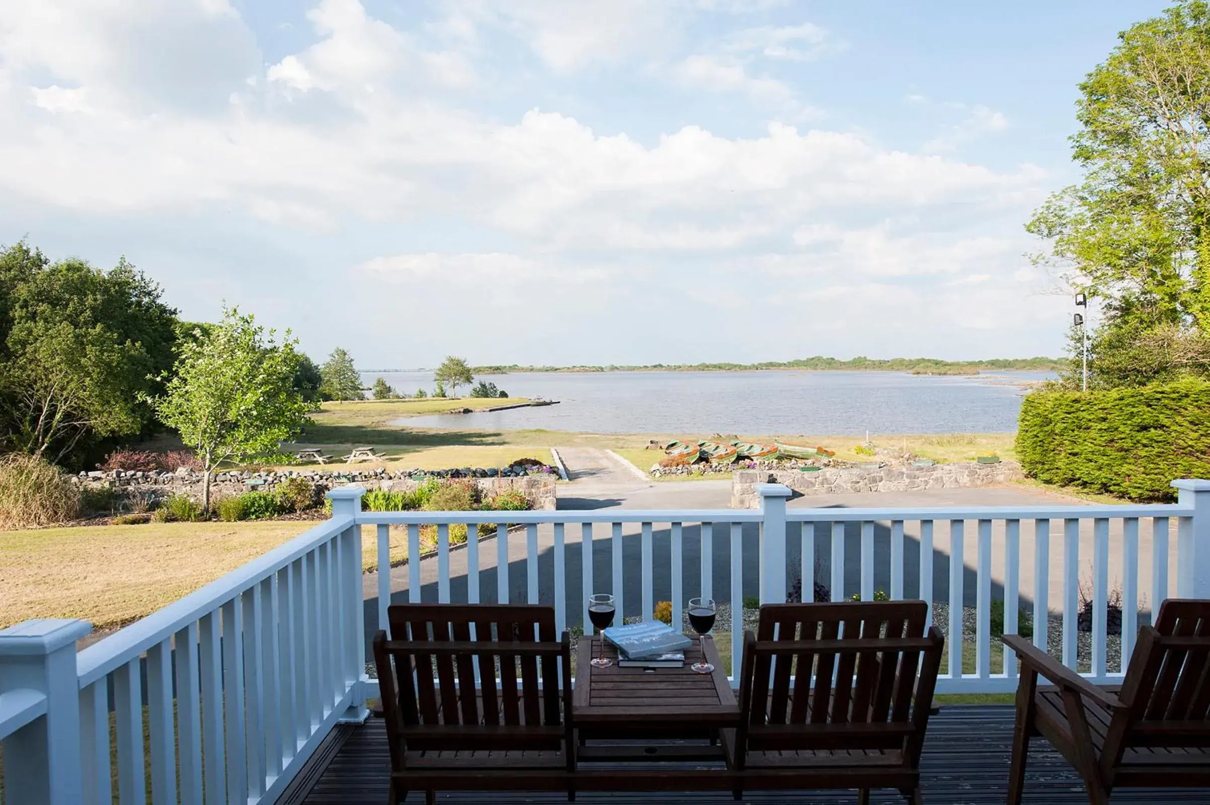 Garden, Balcony/Terrace in The Waterfront House Country Home