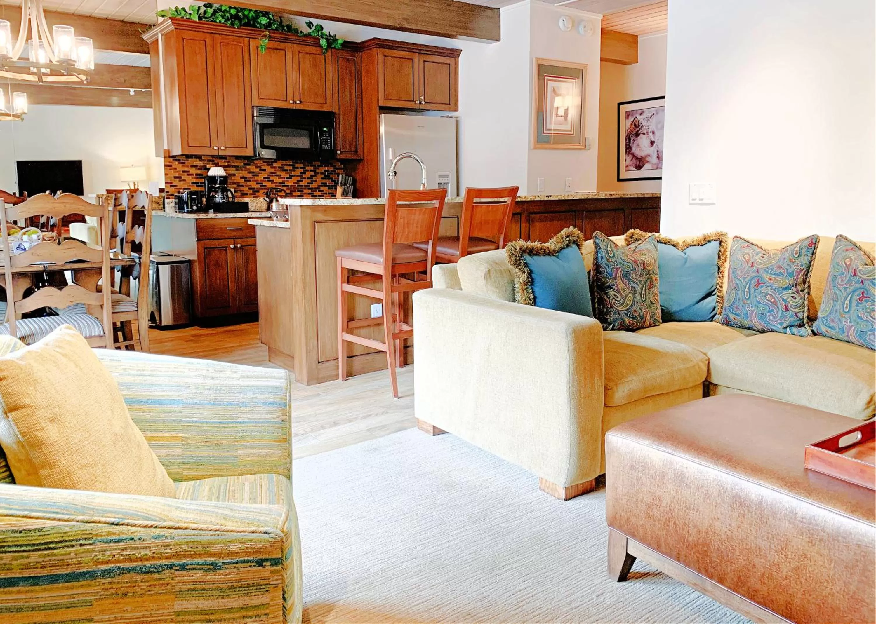 Seating area in Aspen Square Condominium Hotel