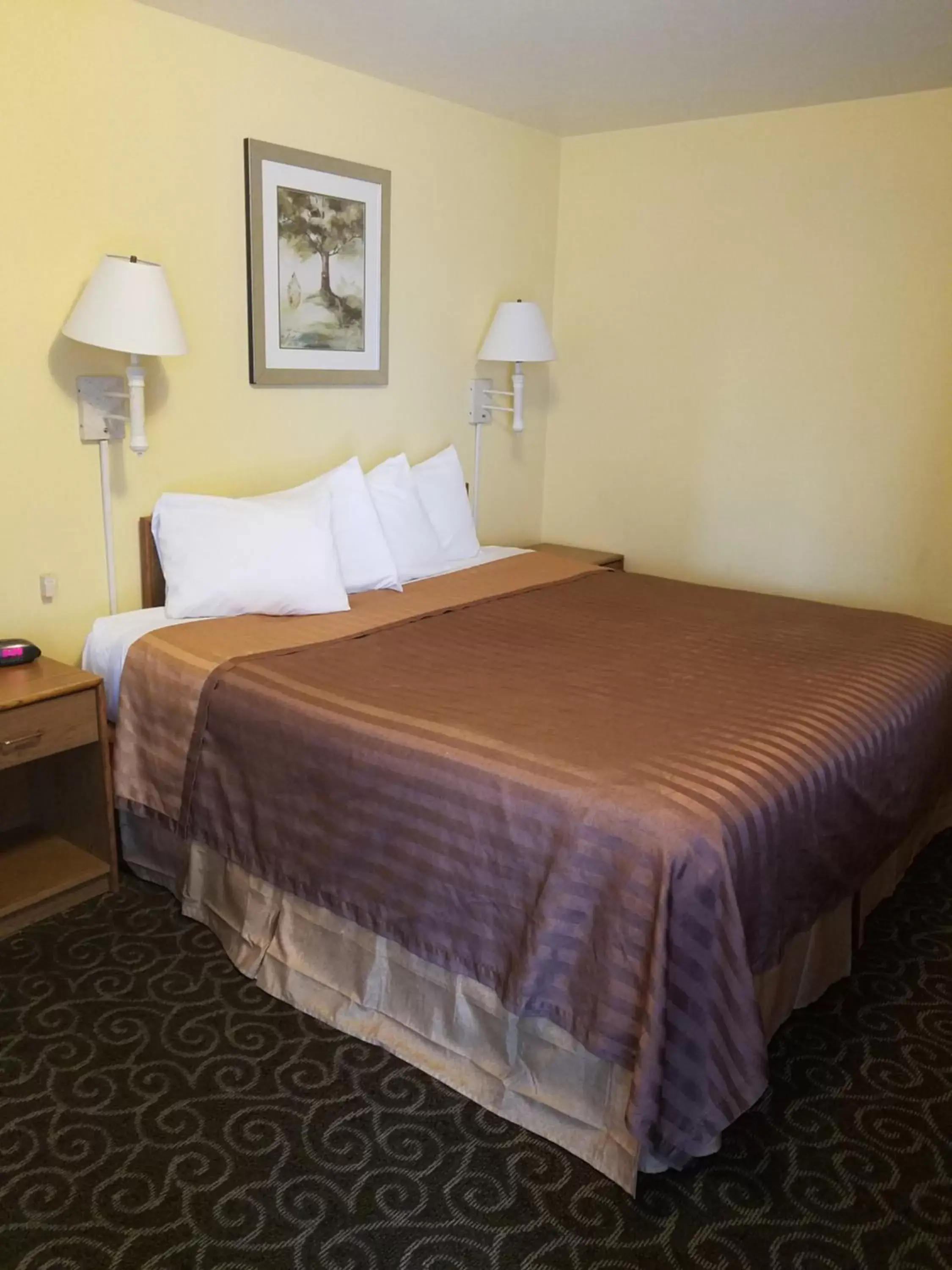 Bed in Travelodge by Wyndham Wenatchee