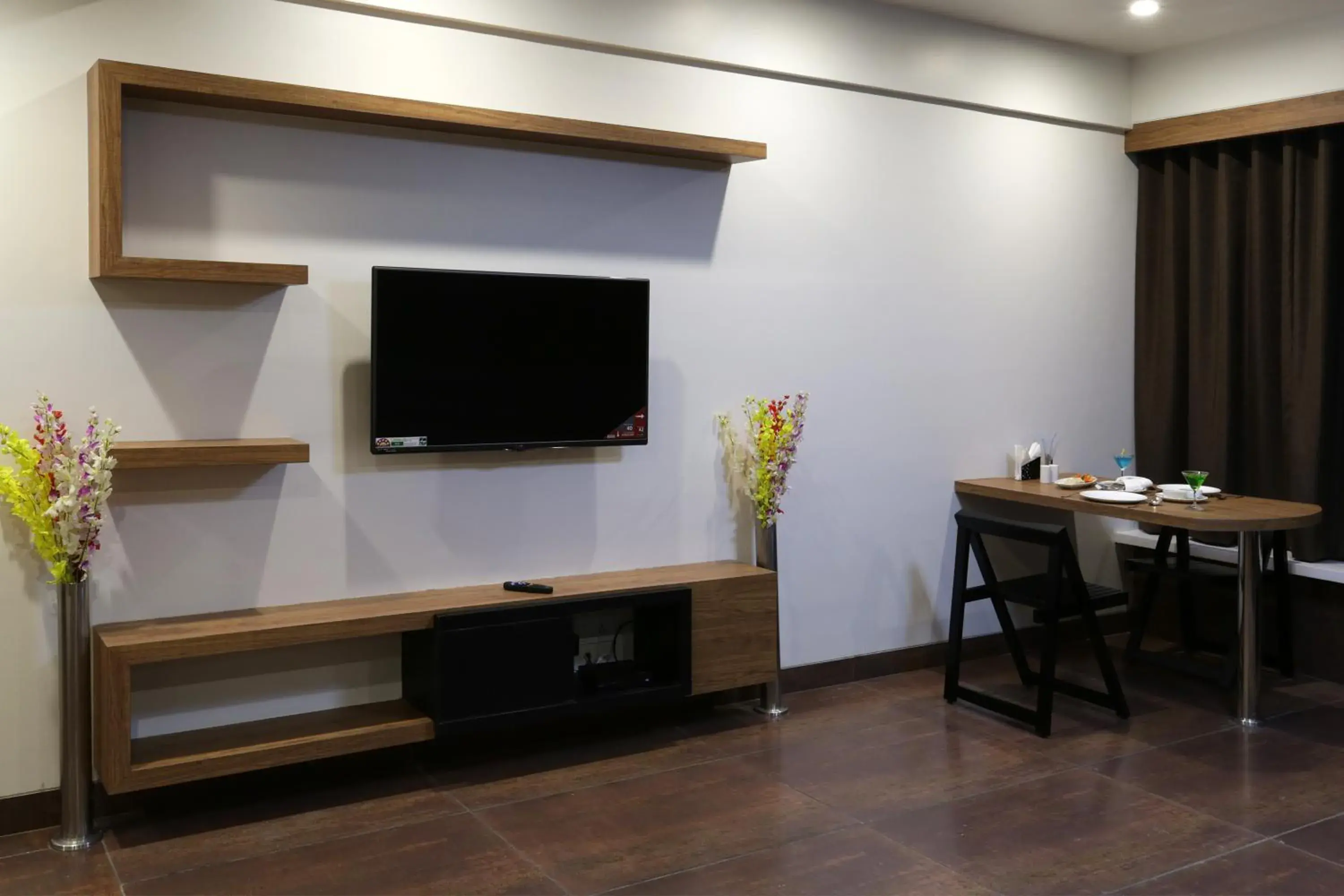 TV and multimedia, TV/Entertainment Center in Hotel Grand Kailash