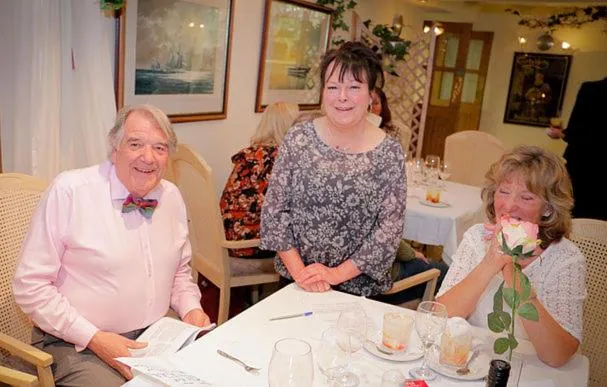 Restaurant/places to eat in Centre Of Britain Hotel