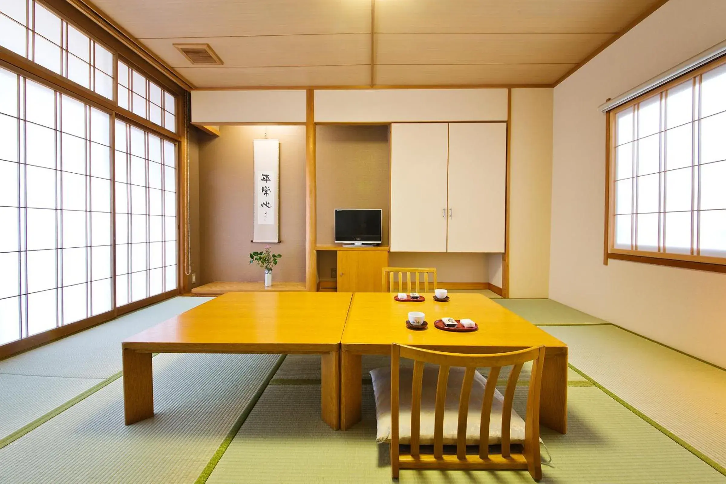 Photo of the whole room, Table Tennis in Honjin Hiranoya Bekkan Annex