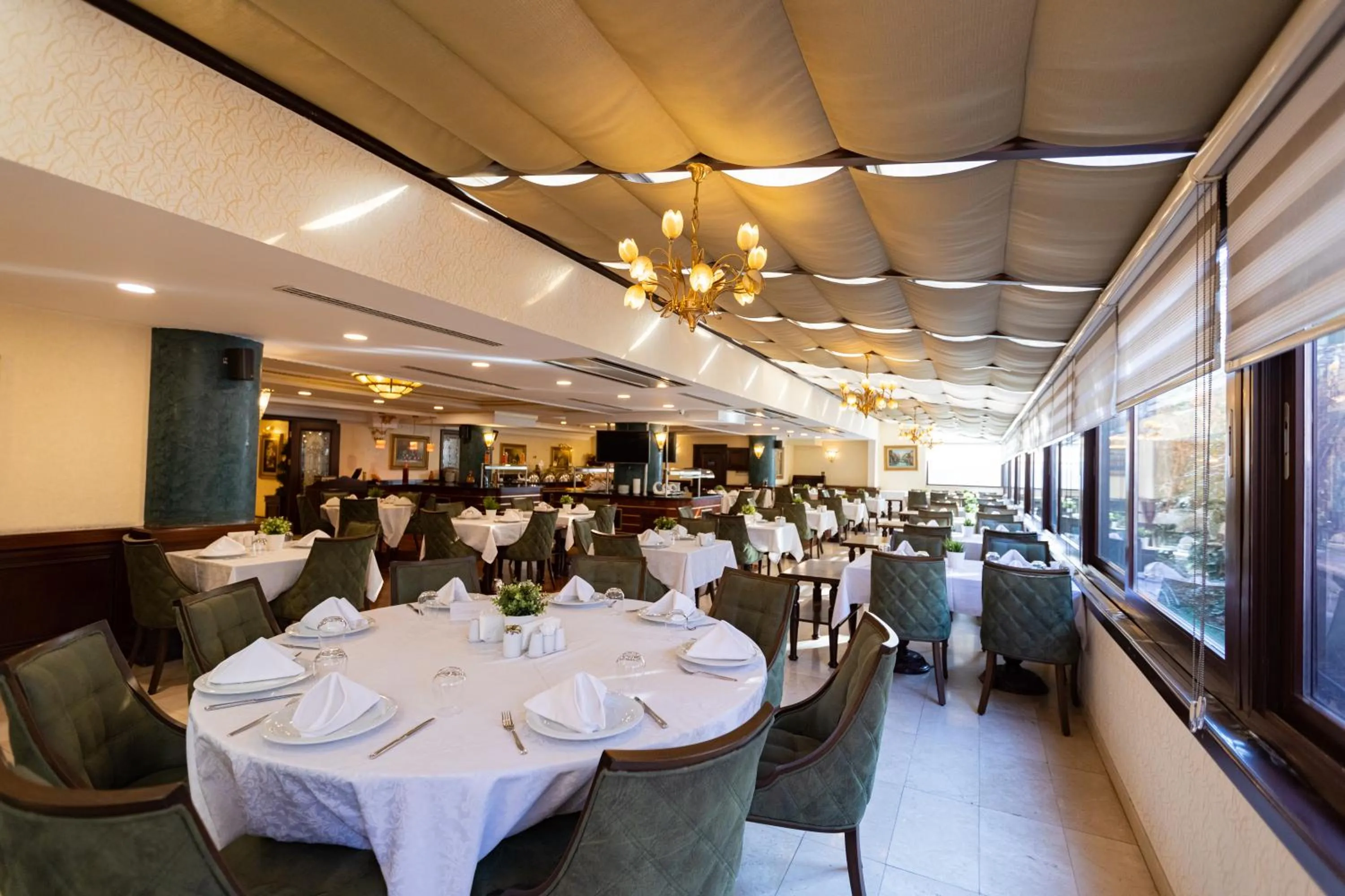 Restaurant/places to eat in Ilci Residence Hotel