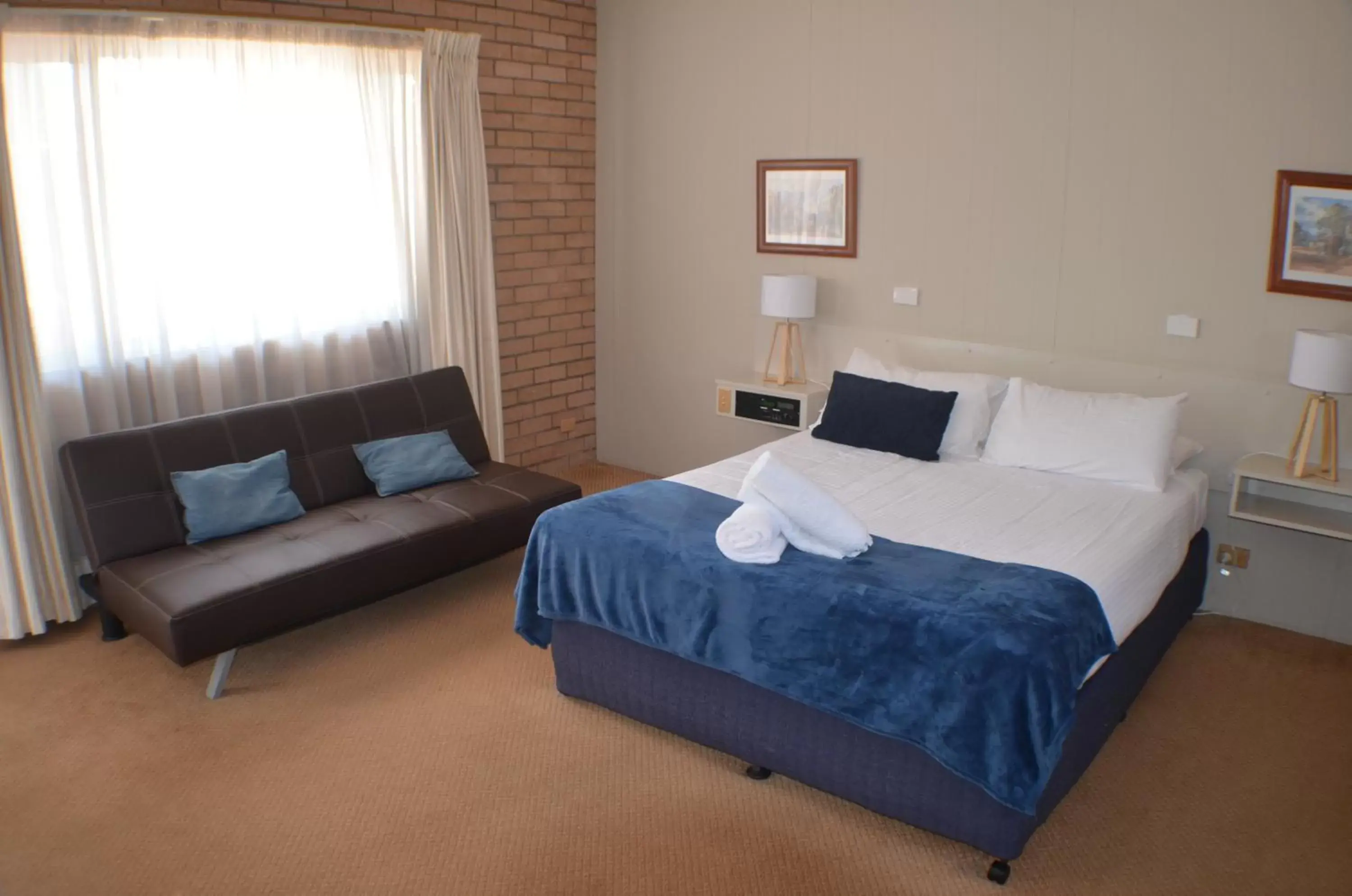 Bedroom, Bed in Deer Park Motor Inn Armidale