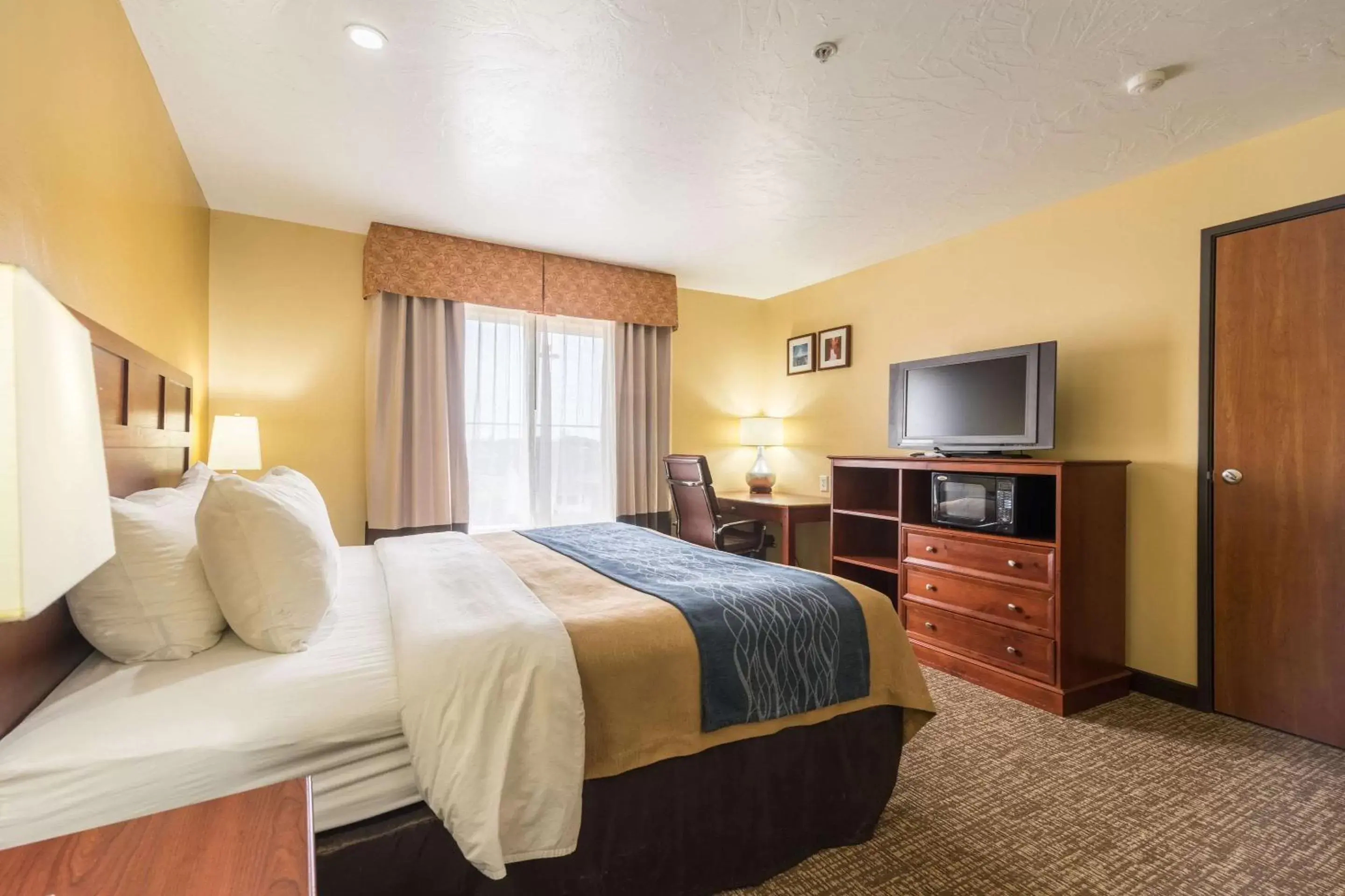 Photo of the whole room in Comfort Inn and Suites Cedar City