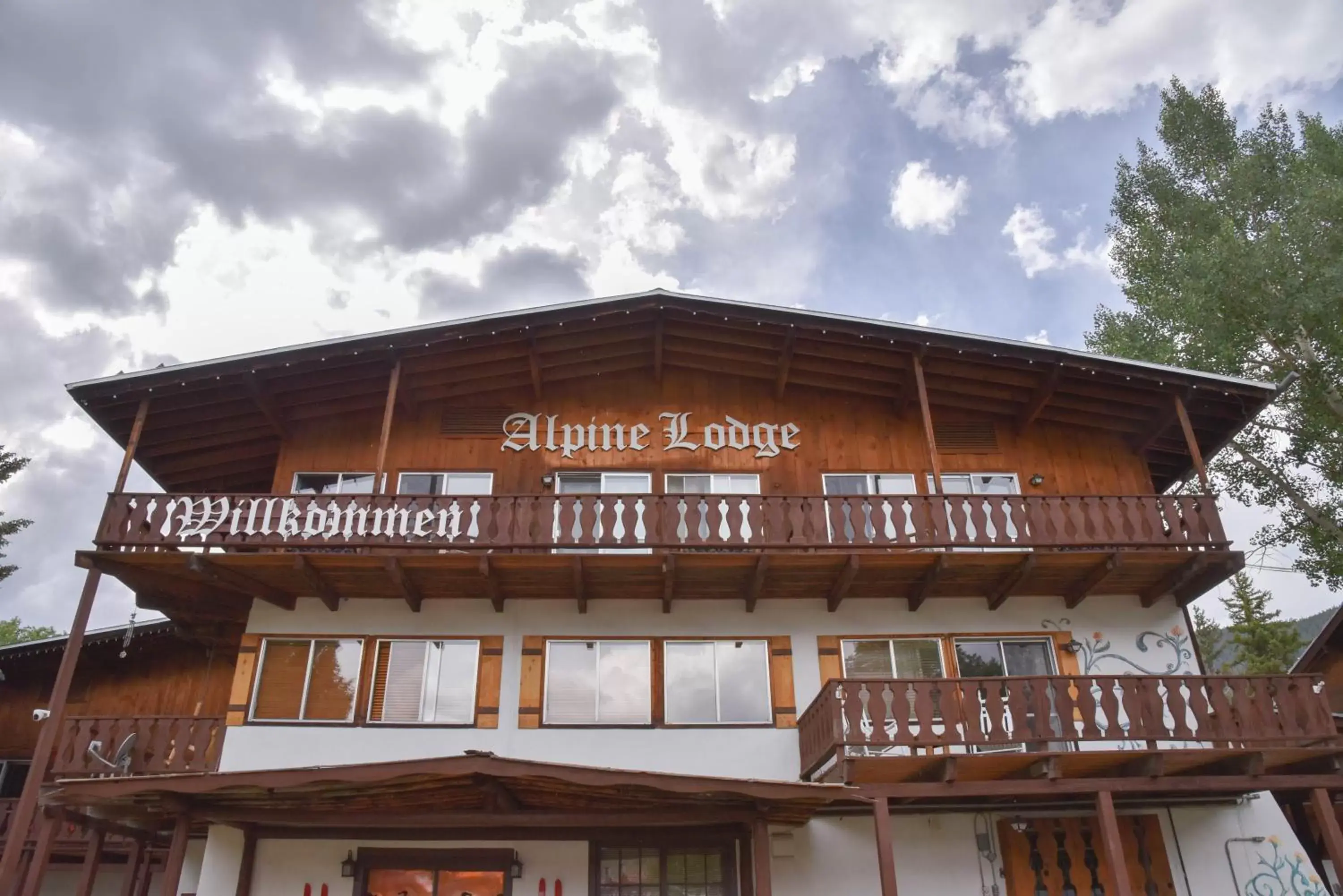 Property Building in Alpine Lodge Red River