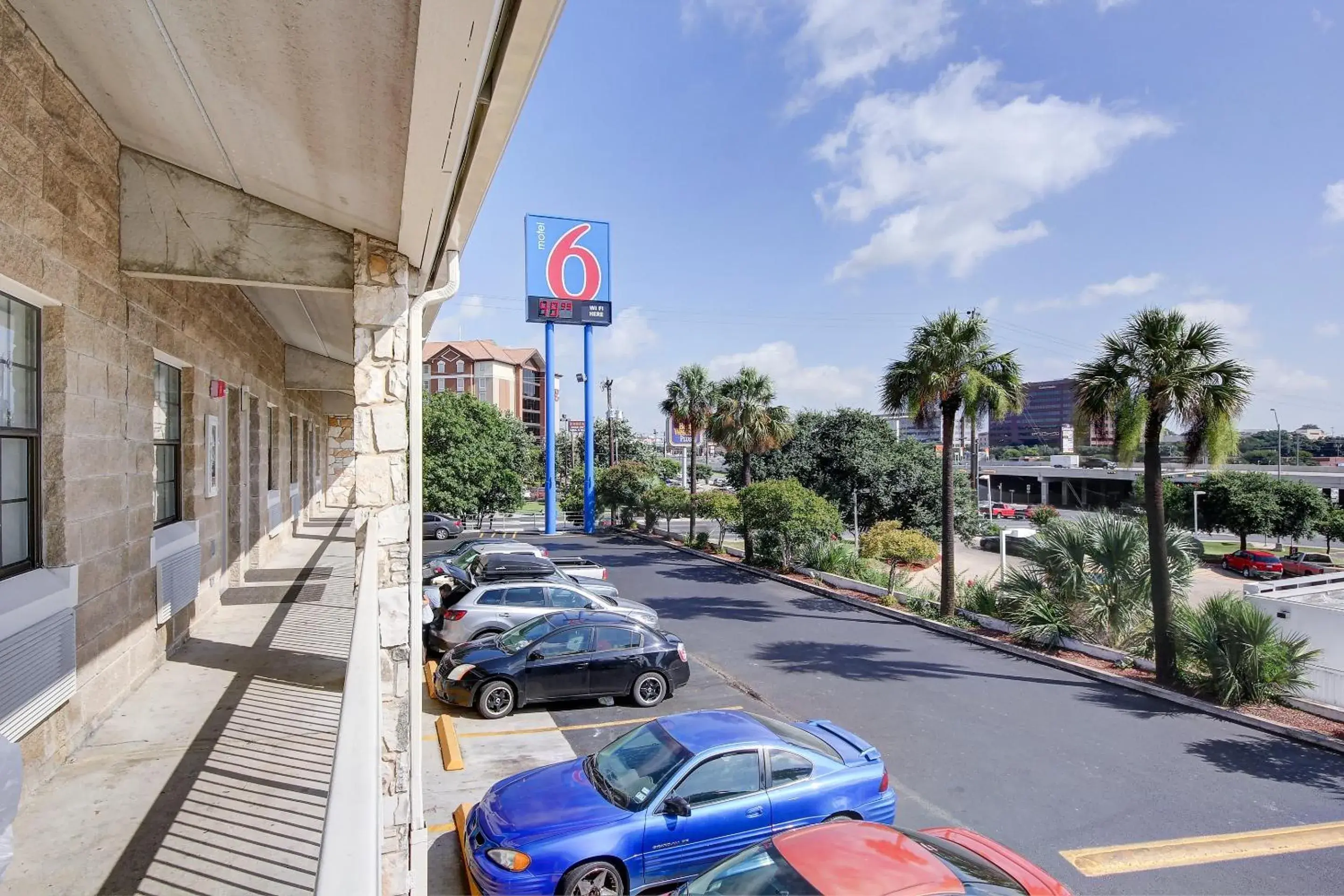 Property building, Balcony/Terrace in Motel 6-San Antonio, TX - Northwest Medical Center