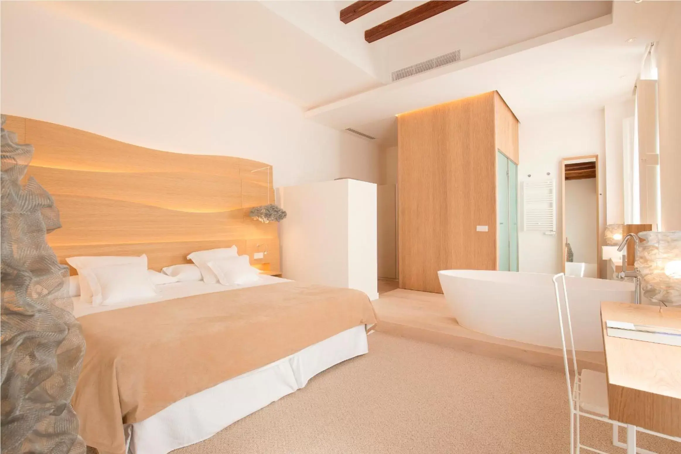 Bathroom, Bed in Convent de la Missio - Grand Luxury Boutique hotel, Adults Only Bathroom, Bed in Convent de la Missio - Grand Luxury Boutique hotel, Adults Only