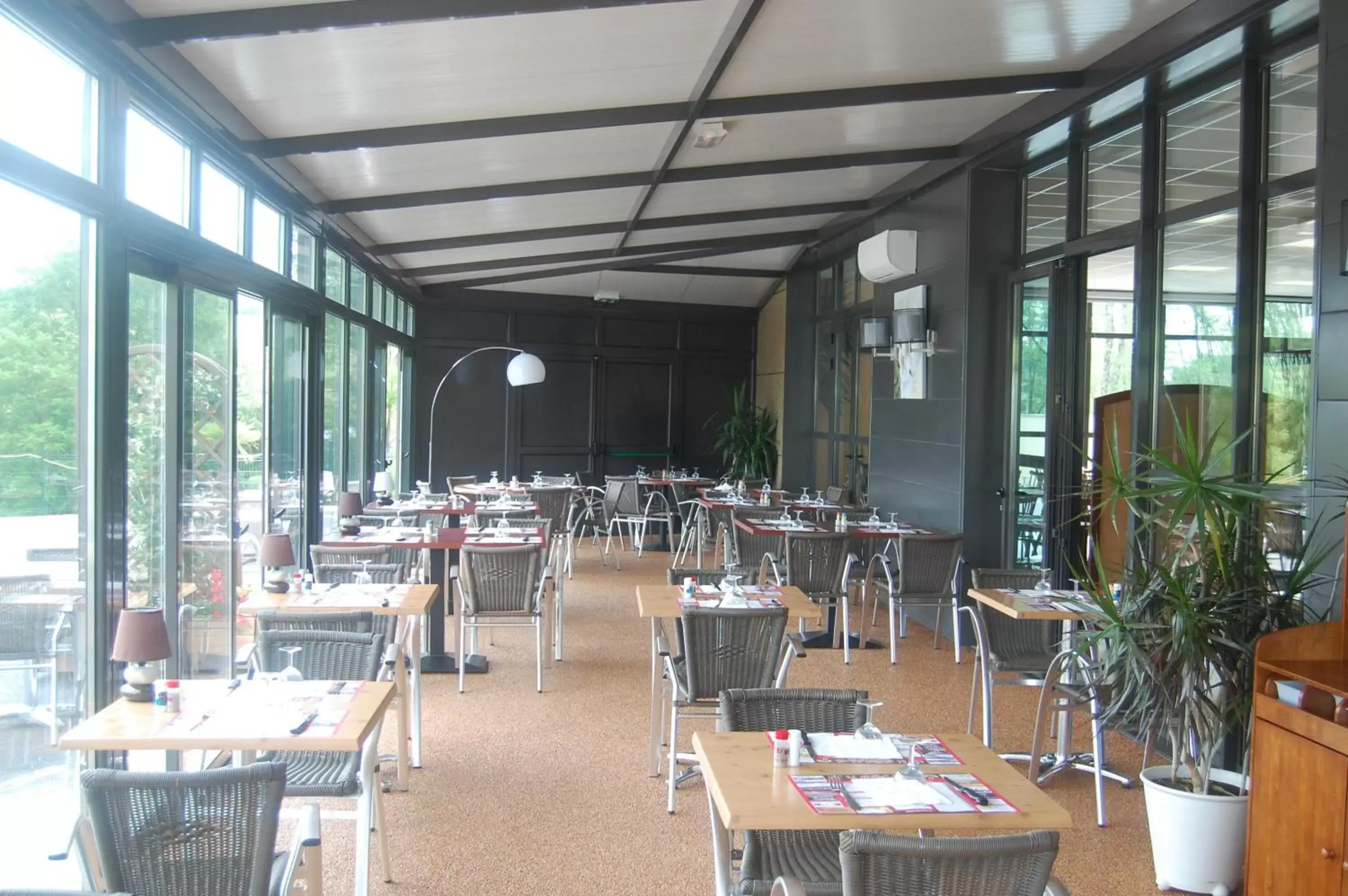 Restaurant/Places to Eat in Hôtel L'Escale Périgueux Notre Dame