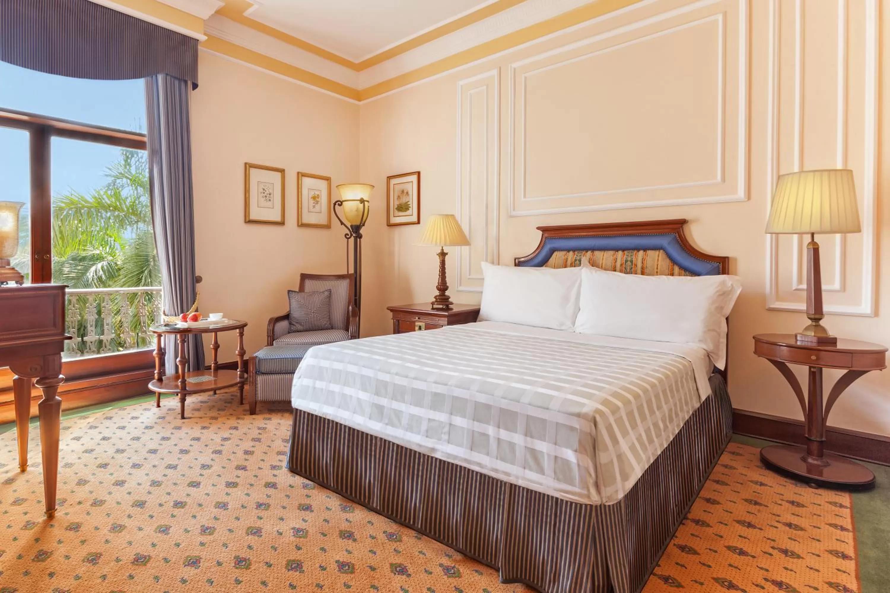 Bedroom in The Oberoi Grand Kolkata