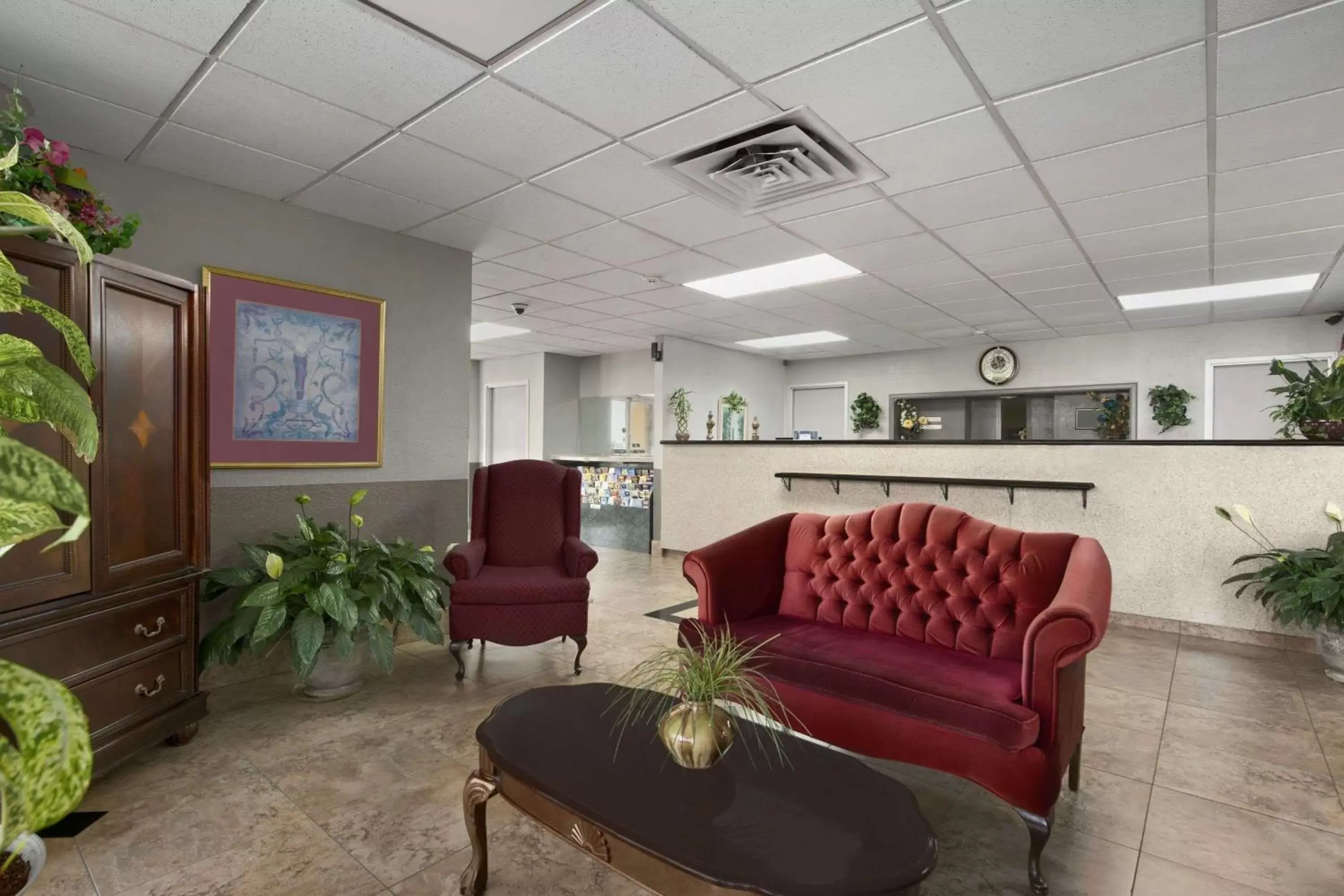 Lobby or reception, Lobby/Reception in Howard Johnson by Wyndham Winter Haven FL