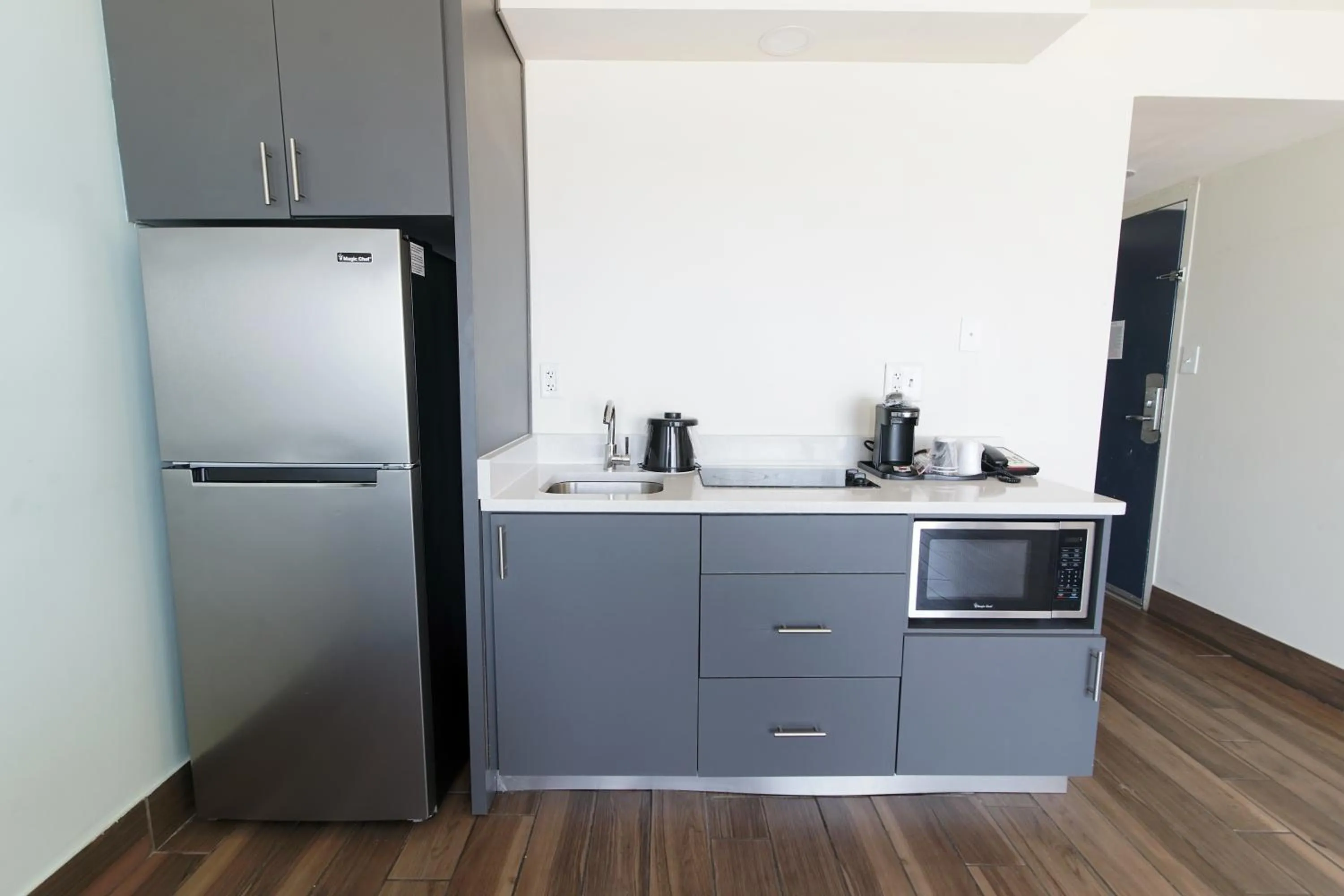 Kitchen or kitchenette in Marjac Suites Virginia Beach Oceanfront