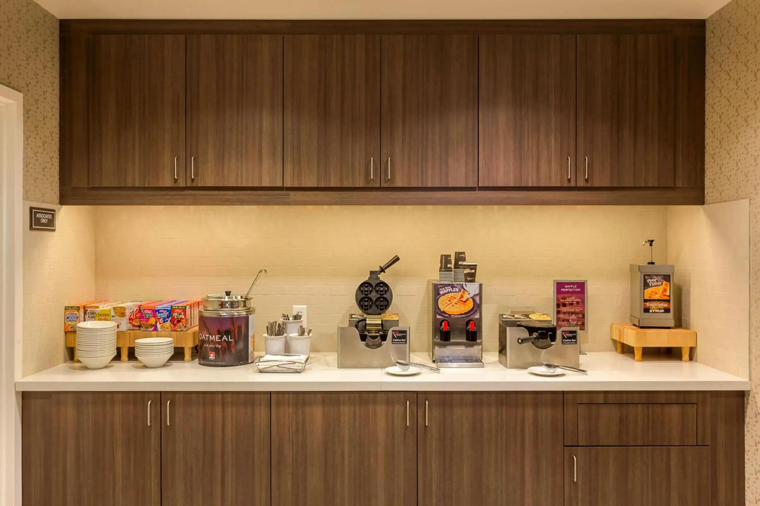 Breakfast, Kitchen/Kitchenette in Residence Inn by Marriott Portland Hillsboro/Brookwood