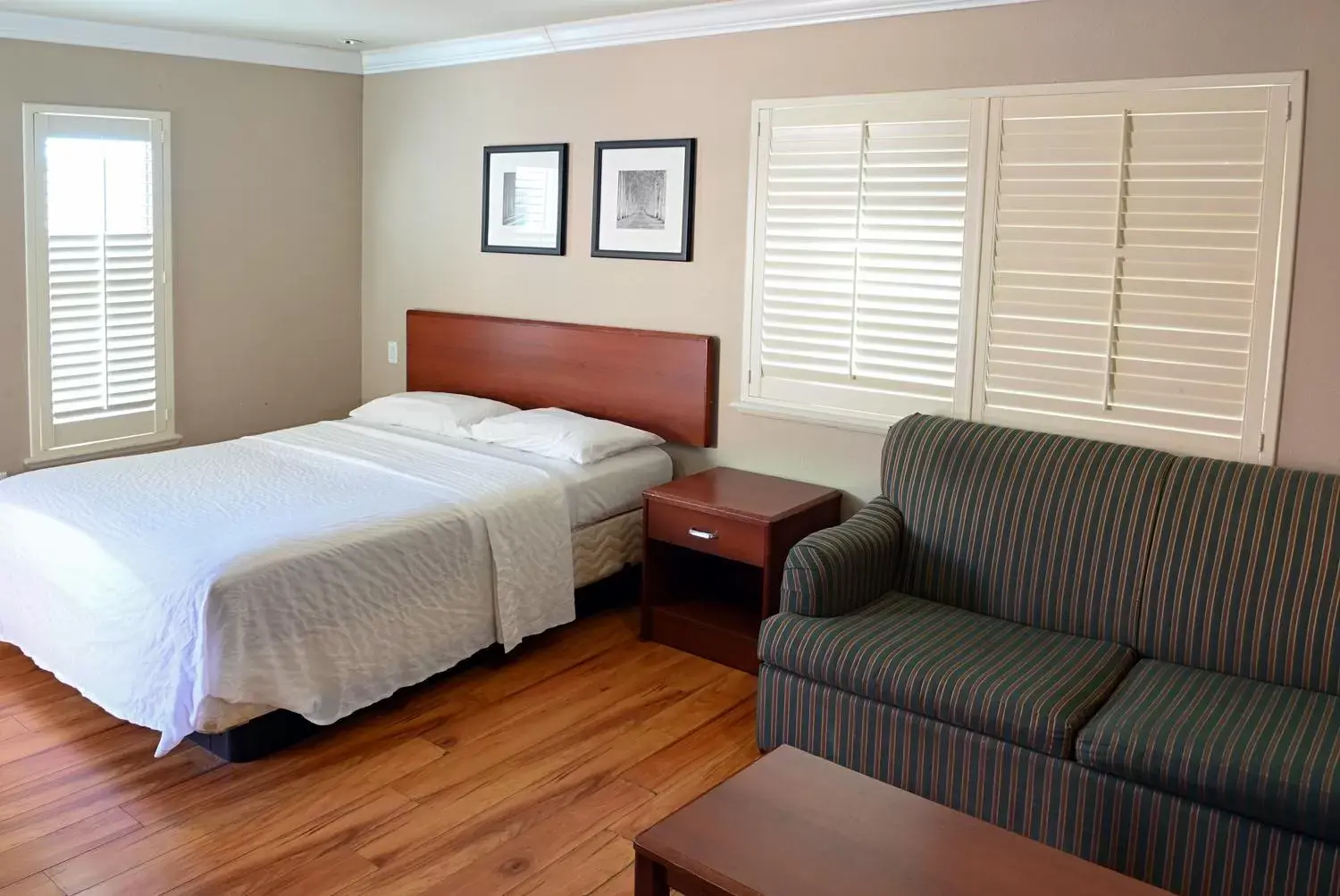 Bed in Days Inn by Wyndham San Francisco S/Oyster Point Airport