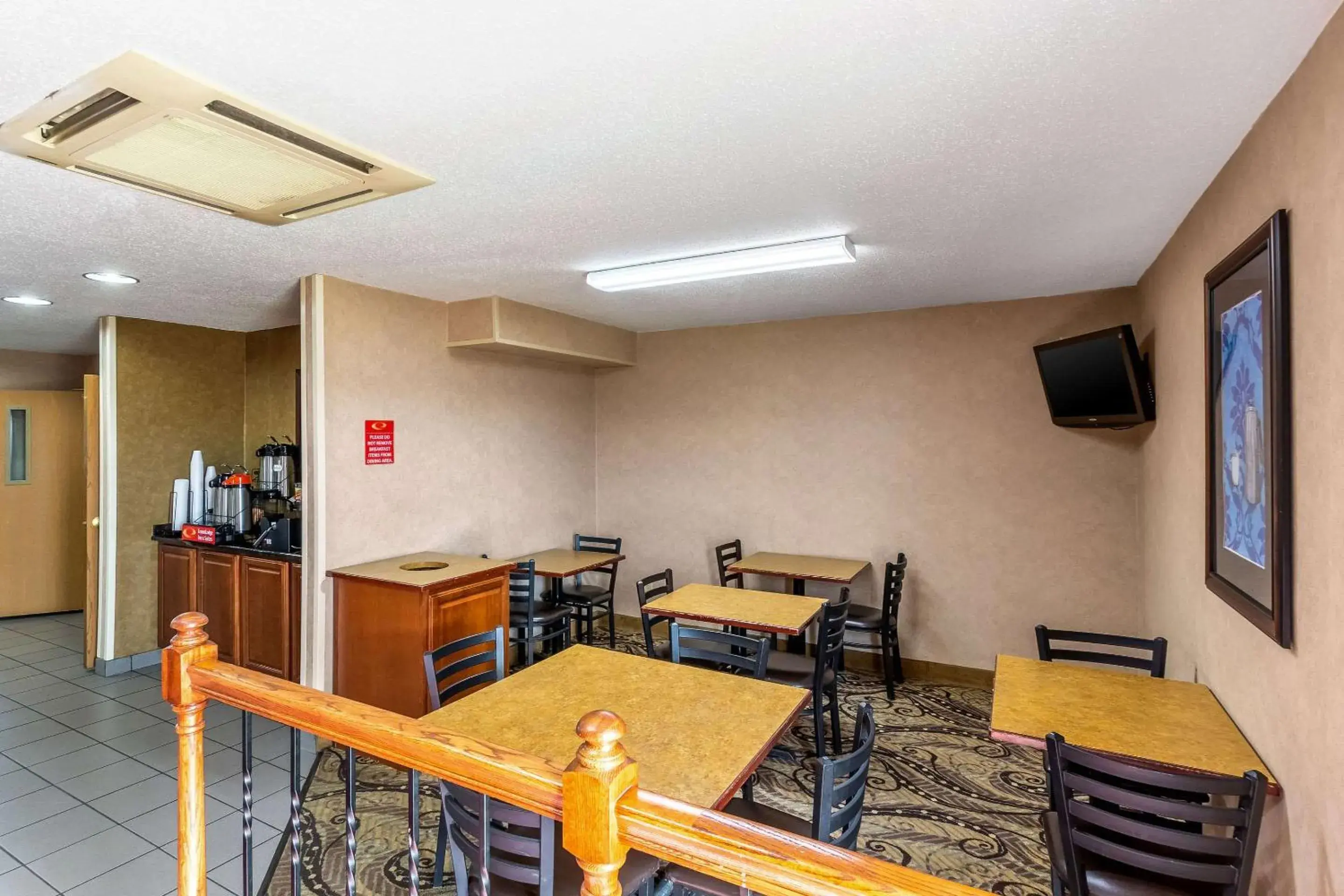 Restaurant/places to eat in Econo Lodge Inn & Suites Evansville