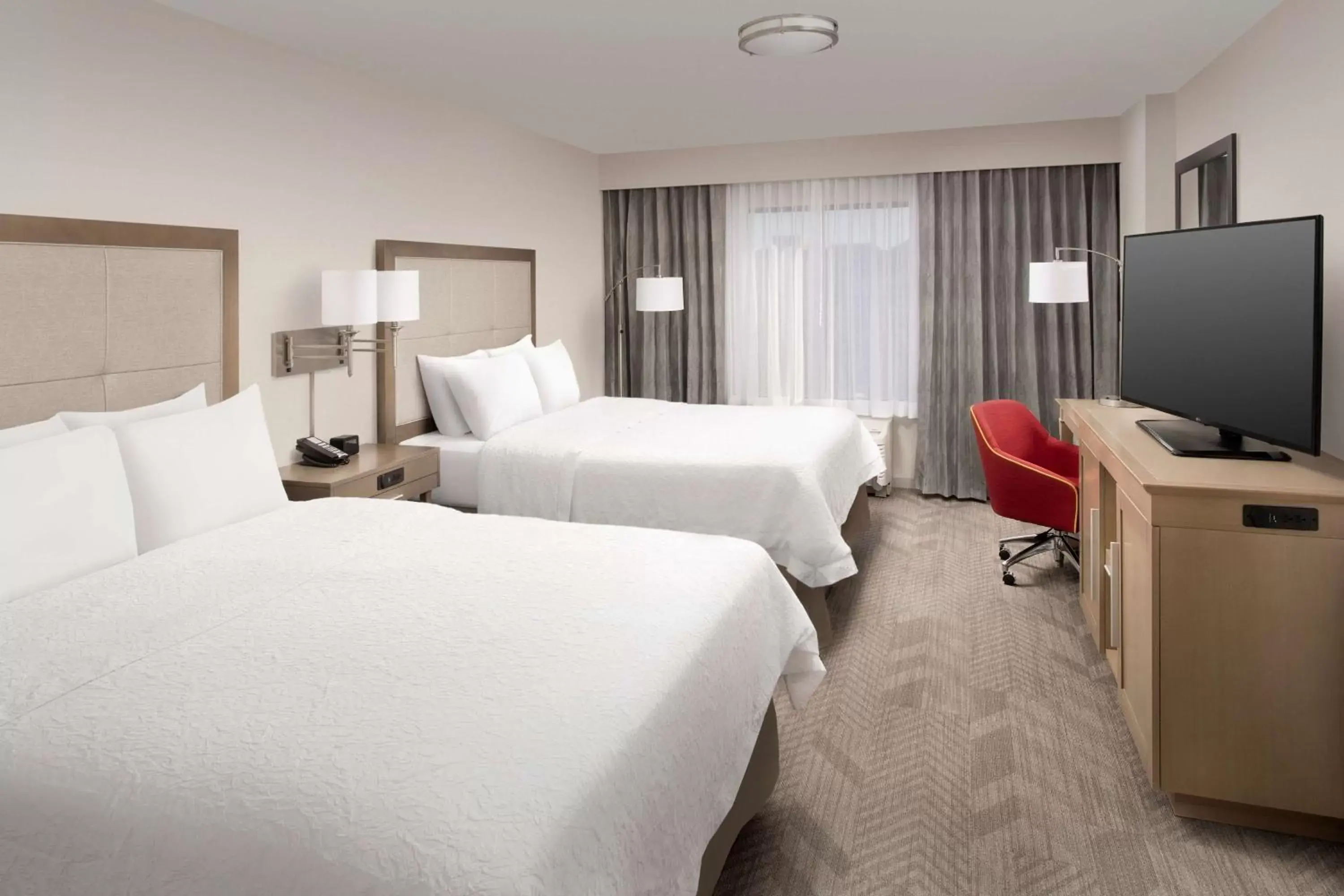 Bed in Hampton Inn & Suites Anaheim Garden Grove