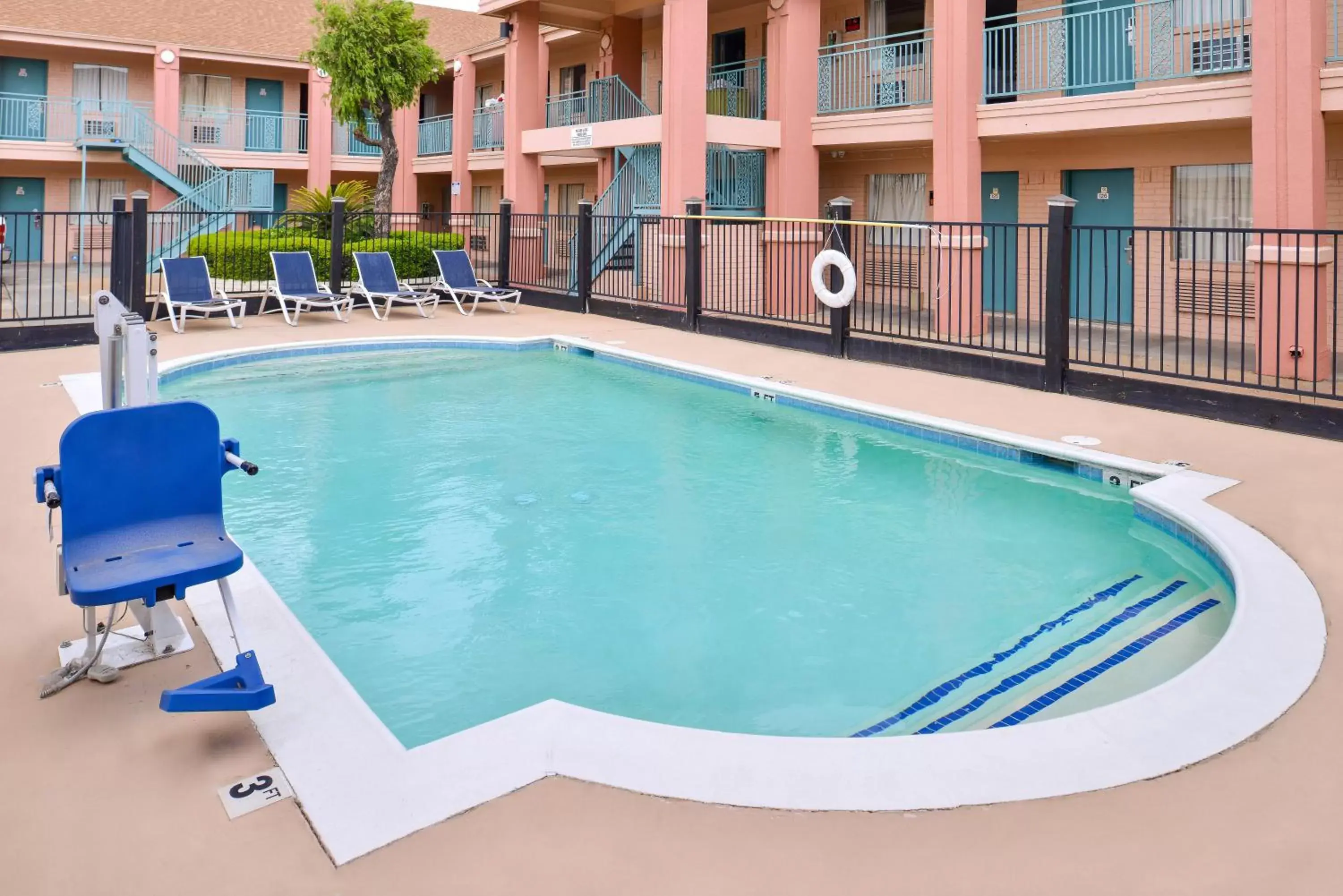 Swimming pool in Americas Best Value Inn Clute Swimming pool in Americas Best Value Inn Clute