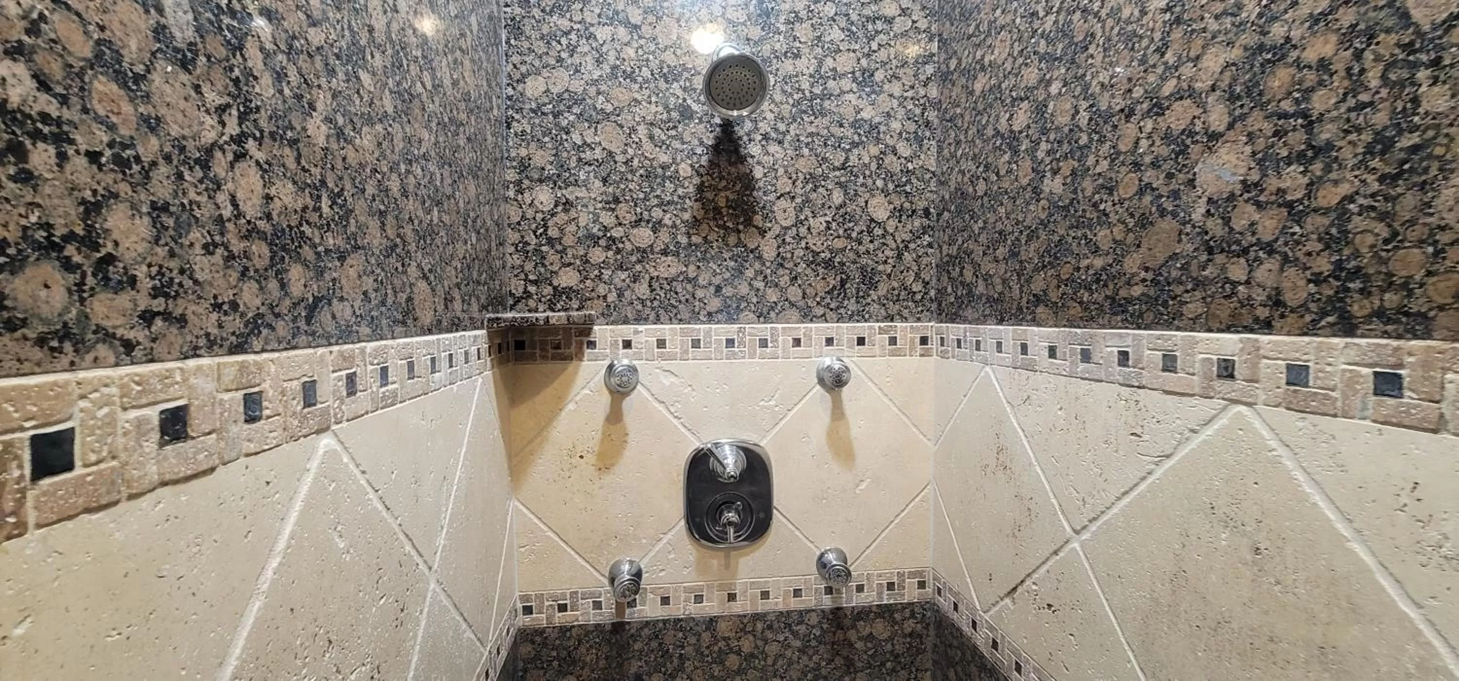 Shower in Beachwalker Inn & Suites