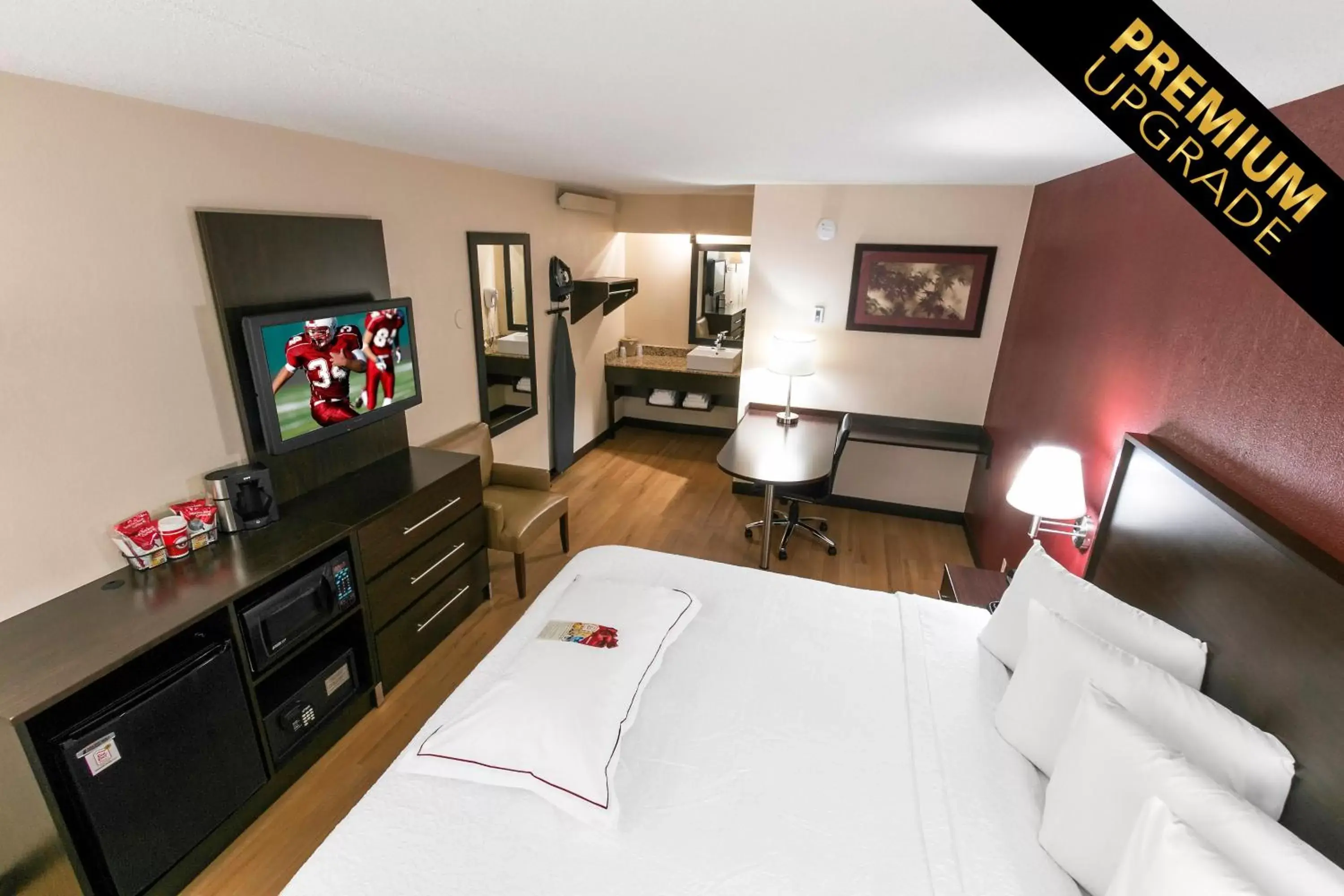 Photo of the whole room, TV/Entertainment Center in Red Roof Inn PLUS+ Philadelphia Airport