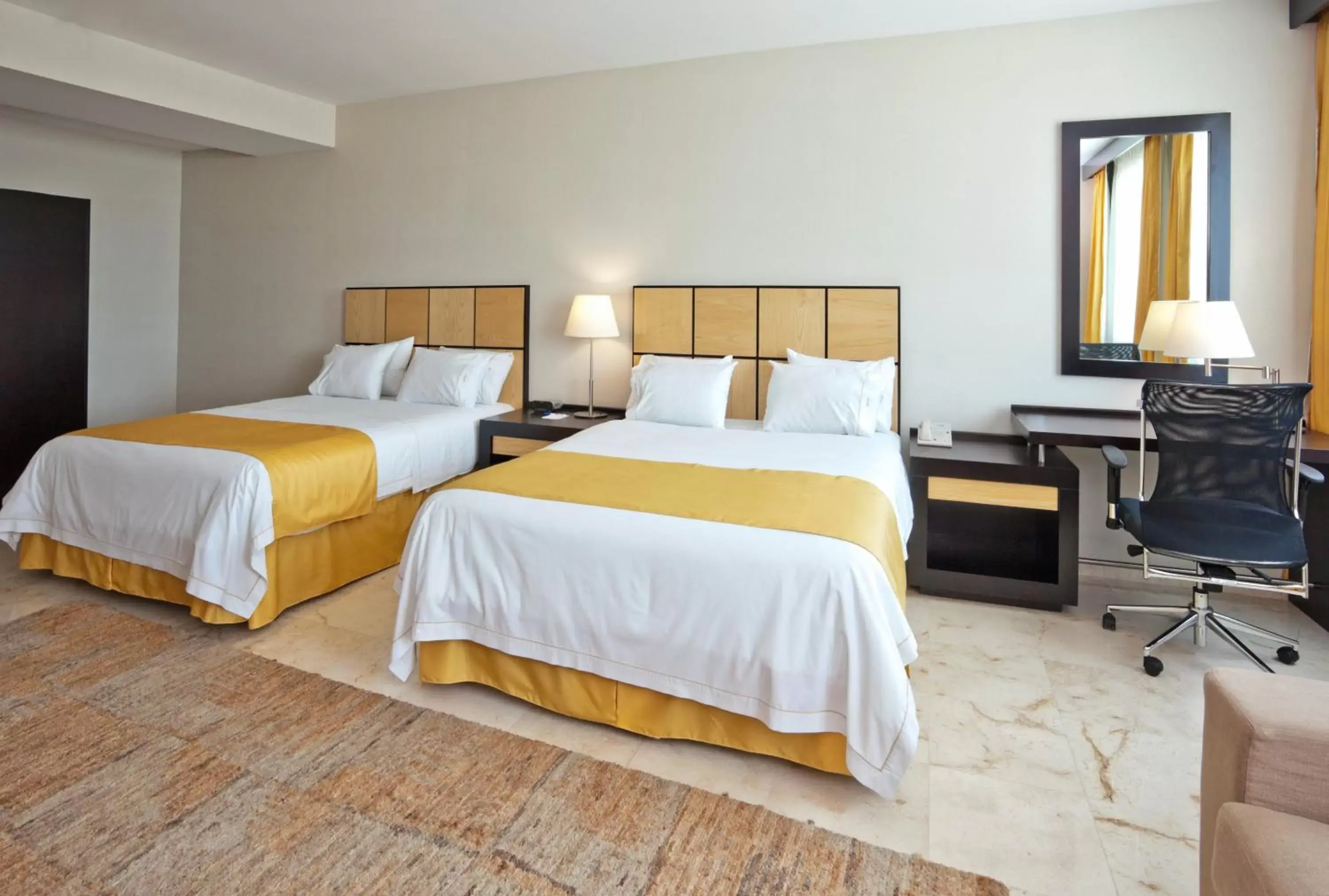 Photo of the whole room, Bed in Holiday Inn Express Ciudad Del Carmen, an IHG Hotel