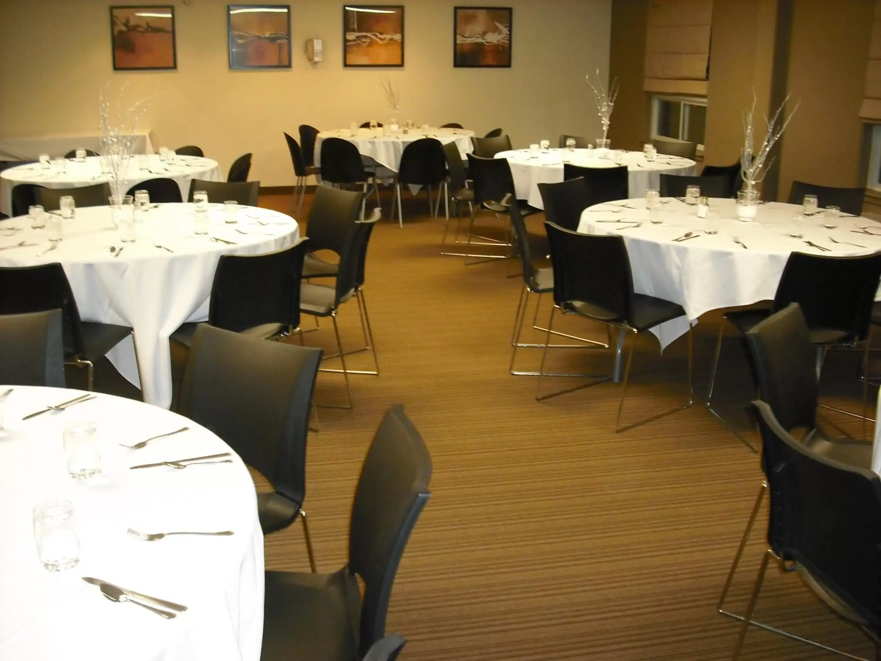 Business facilities, Restaurant/Places to Eat in Super 8 by Wyndham Peterborough