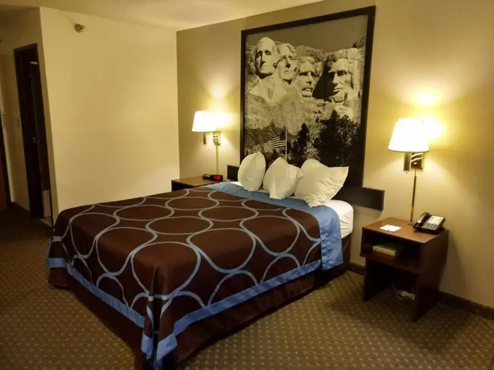 Photo of the whole room, Bed in Super 8 by Wyndham Custer/Crazy Horse Area