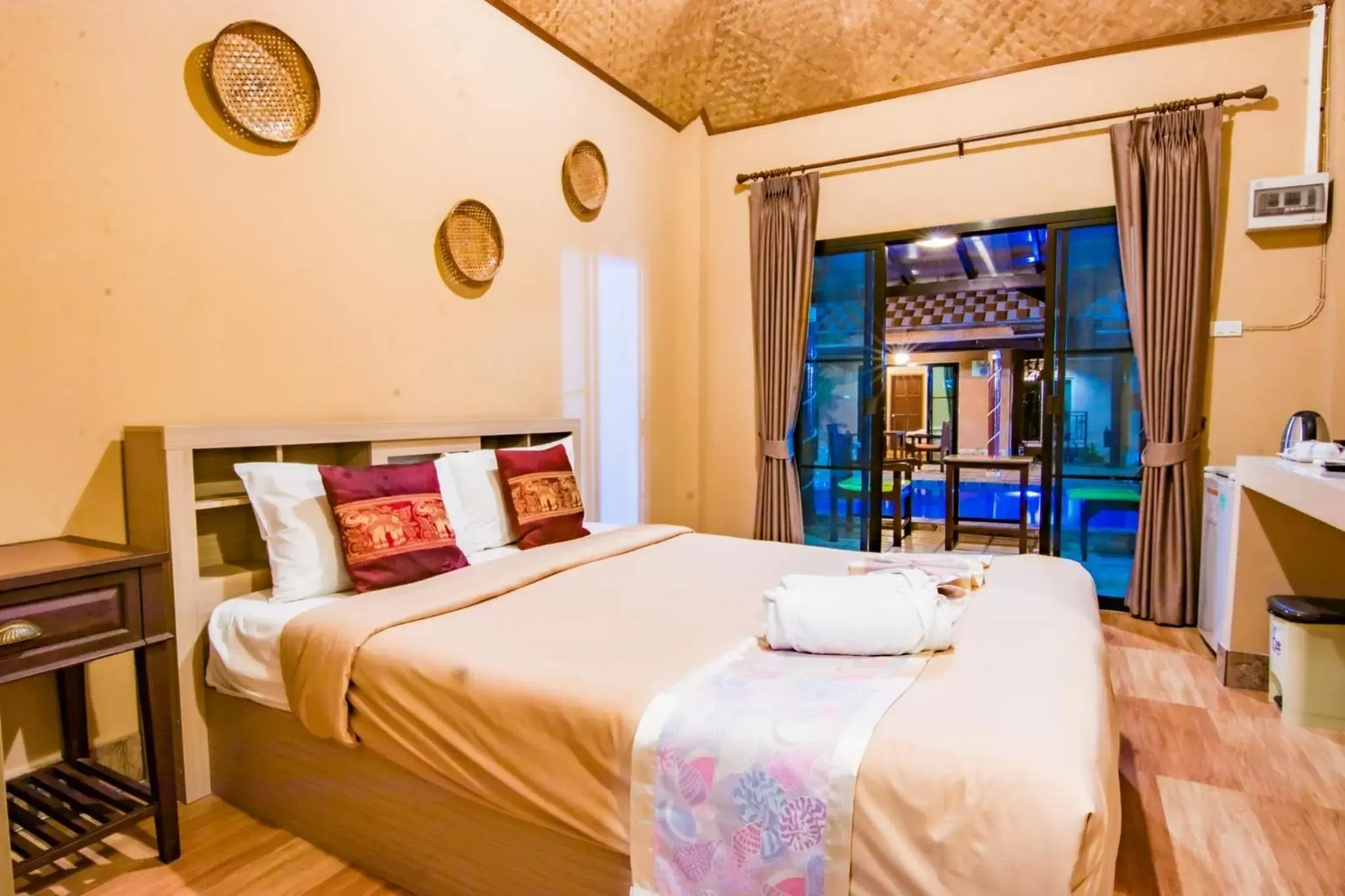 Bed in Panisara Pool Villa Resort Huahin