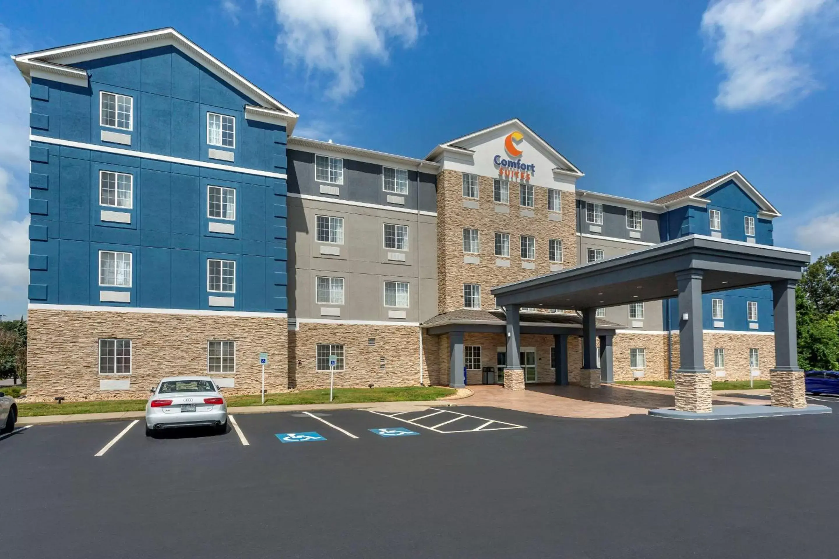 Property Building in Comfort Suites