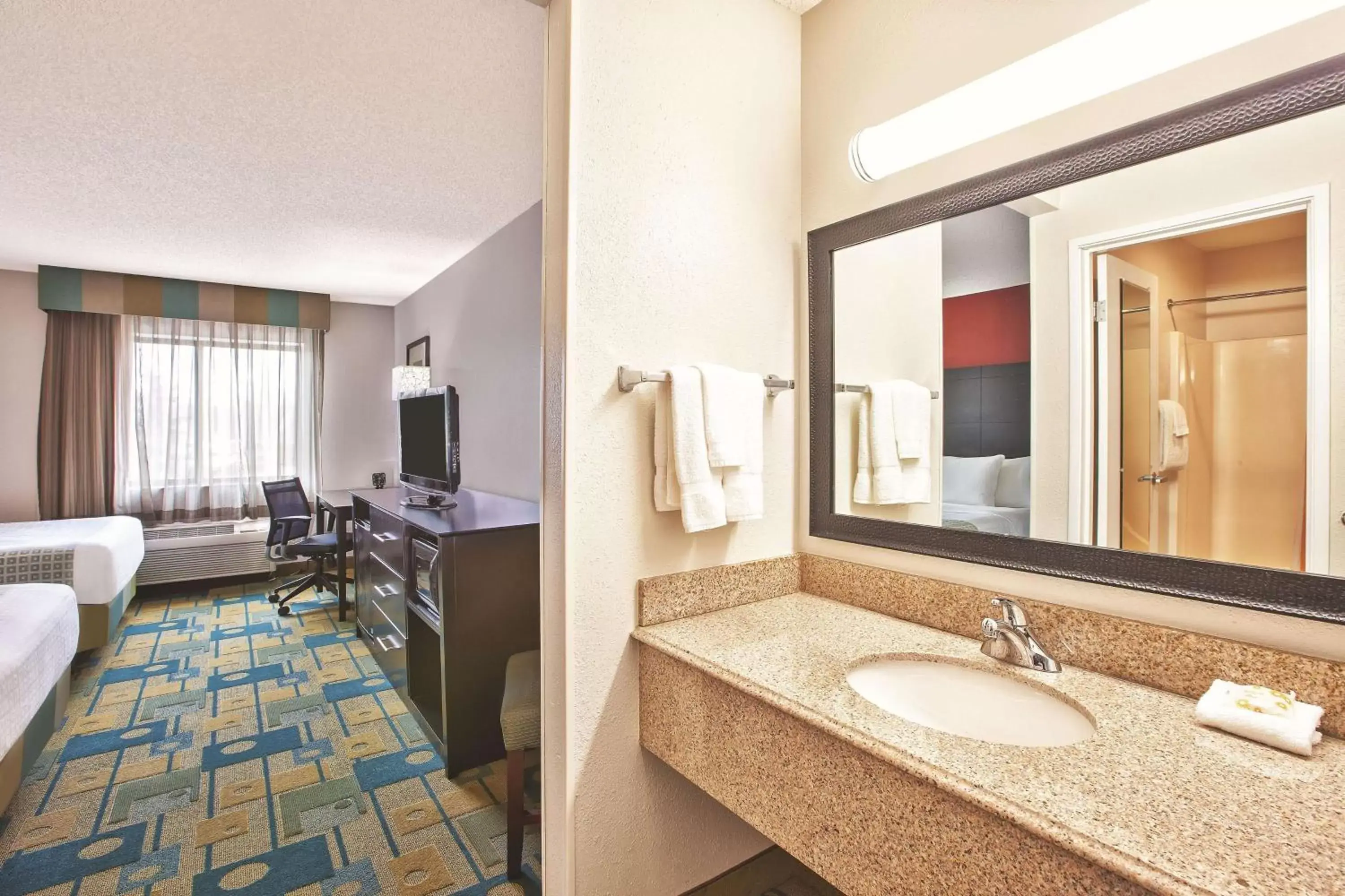 Photo of the whole room, Bathroom in La Quinta Inn by Wyndham Toledo Perrysburg