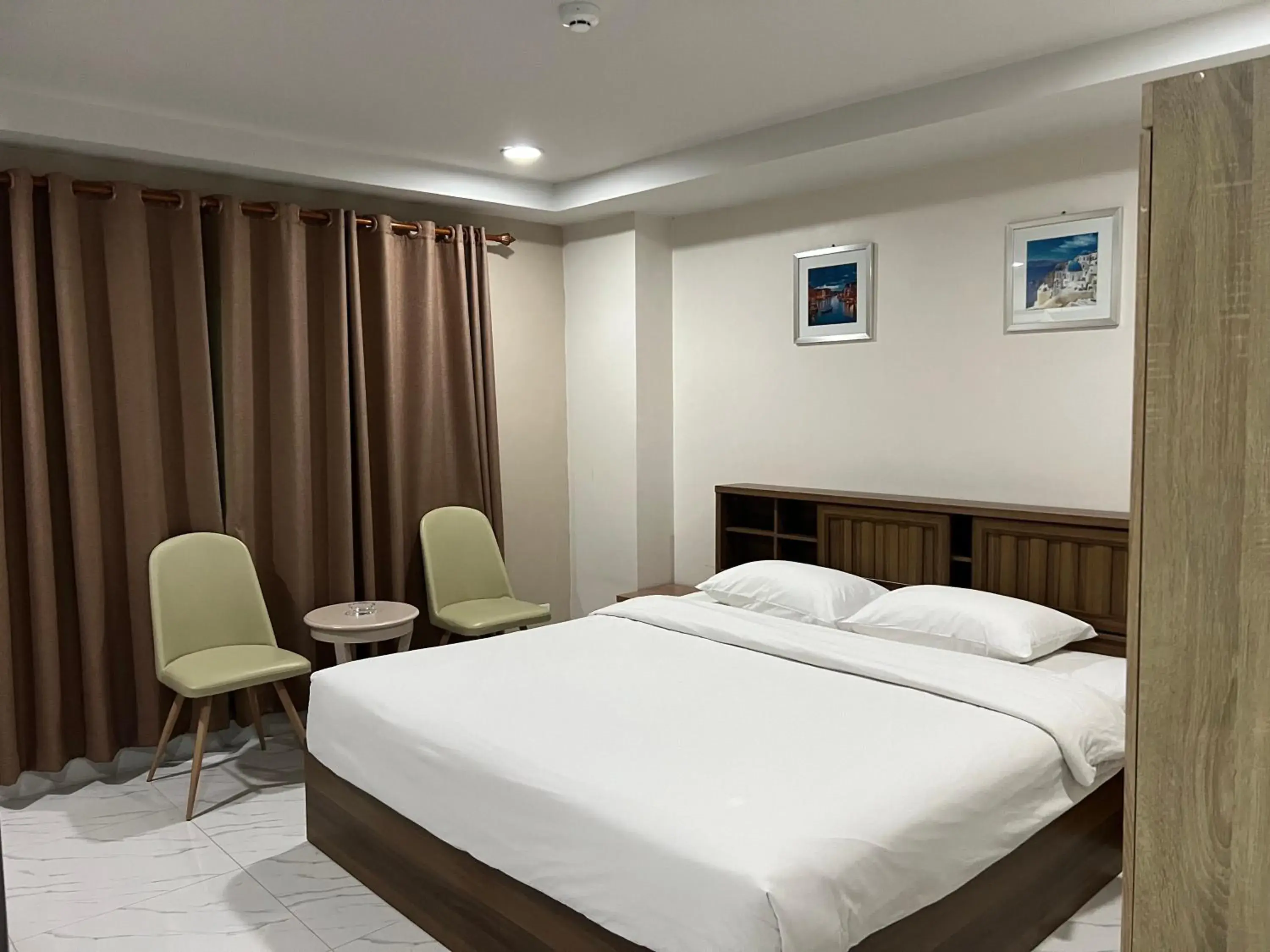 Facility for disabled guests, Bed in Mall Suites Hotel