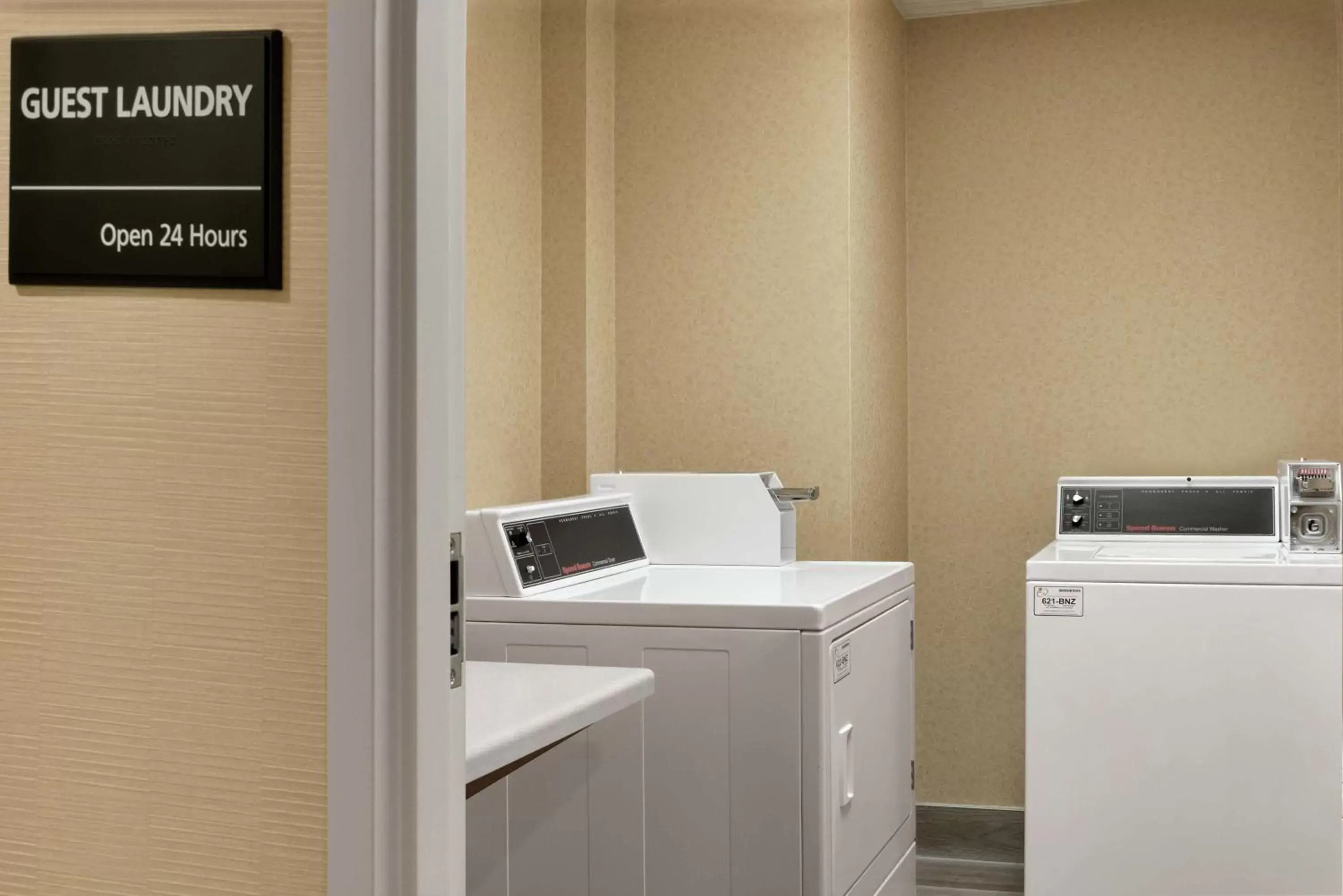 Property building in Hampton Inn West Des Moines Lake Drive Property building in Hampton Inn West Des Moines Lake Drive