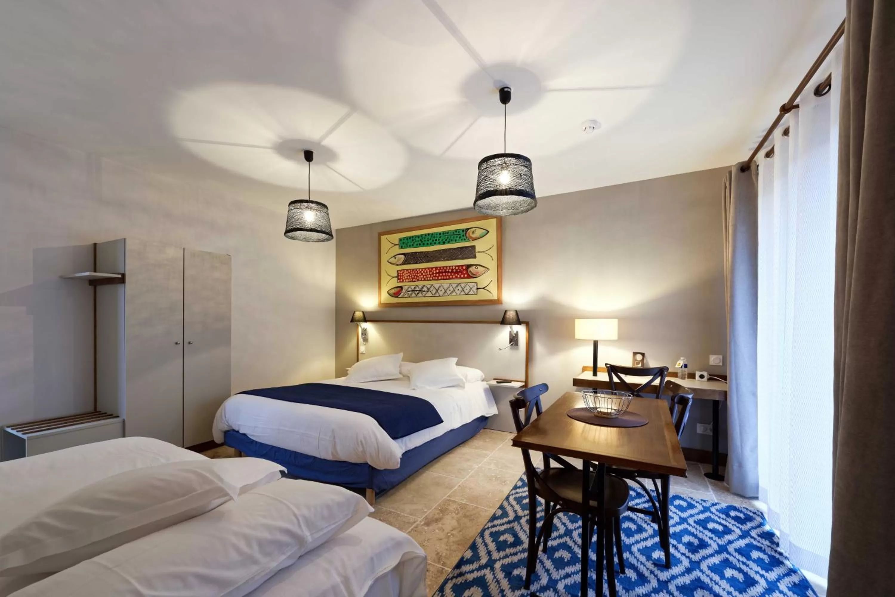 Photo of the whole room, Bed in Pied à Terre Autun