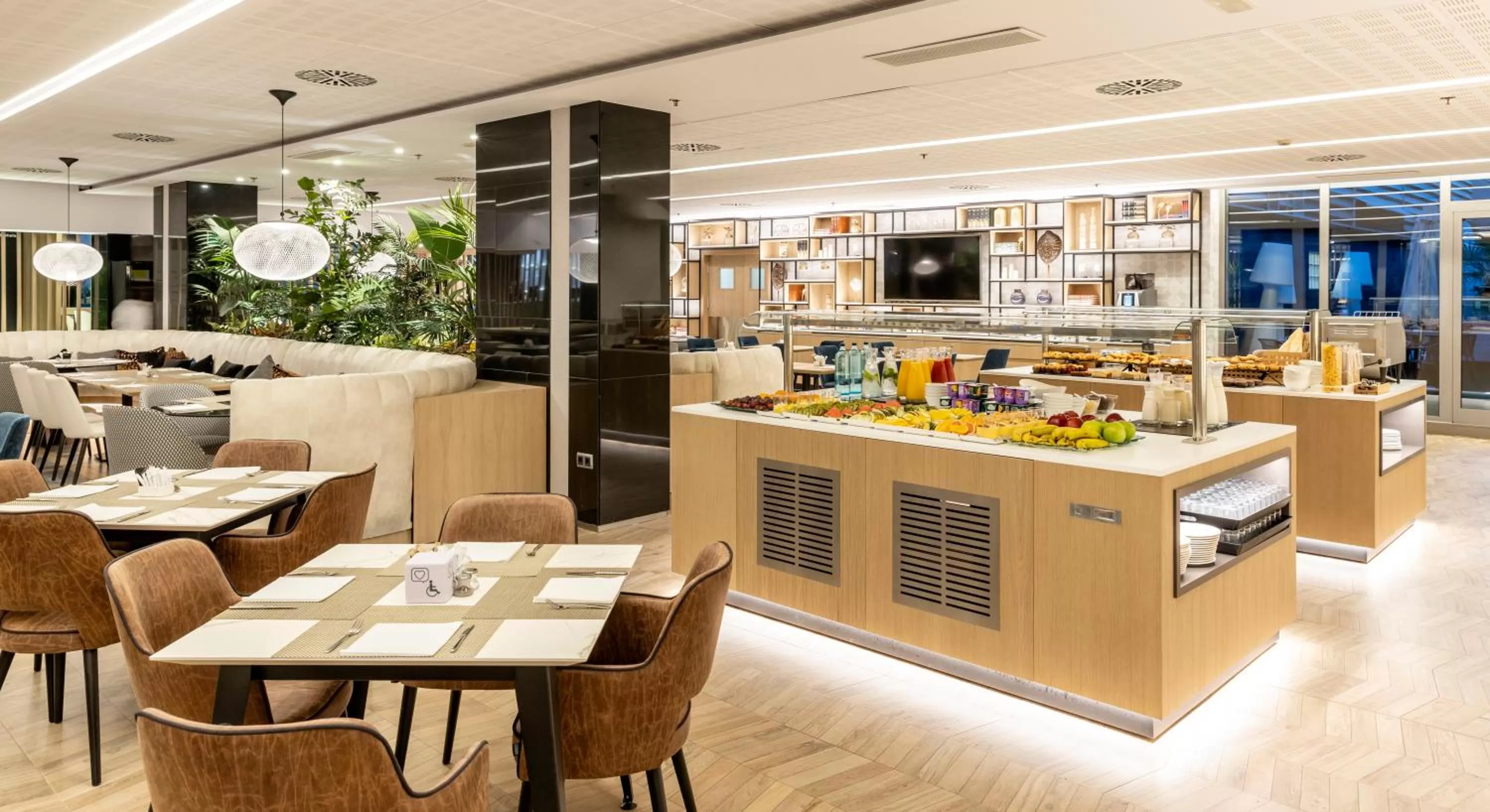 Buffet breakfast in Ilunion Barcelona