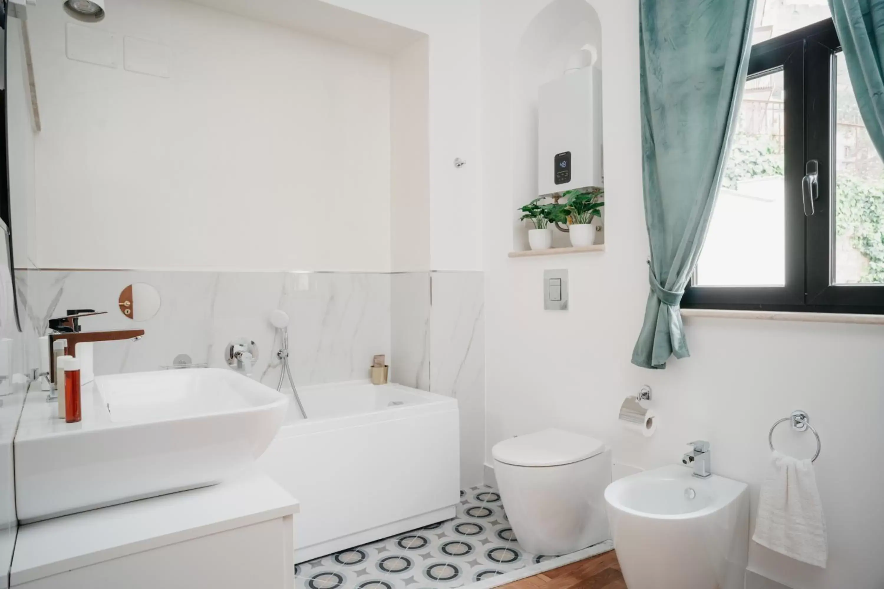 Hot Tub, Bathroom in Vista Napoli Residence by Casa Napoletana