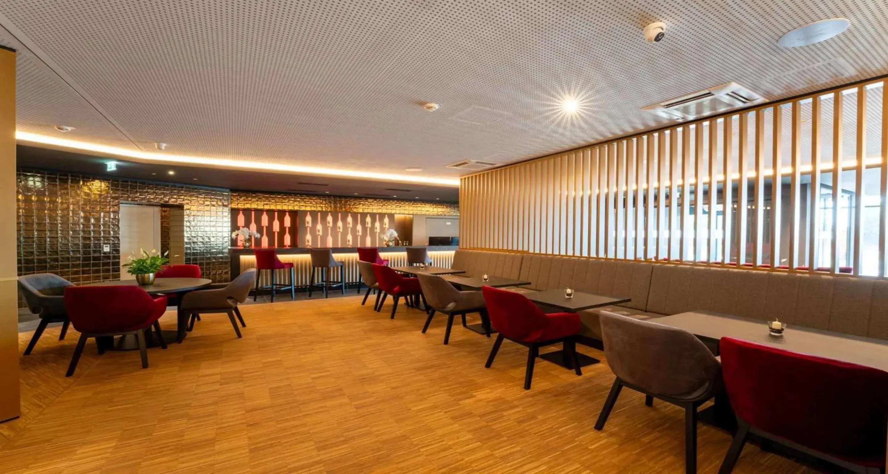 Lounge or bar, Restaurant/Places to Eat in PLAZA INN Wiener Neustadt, BW Signature Collection